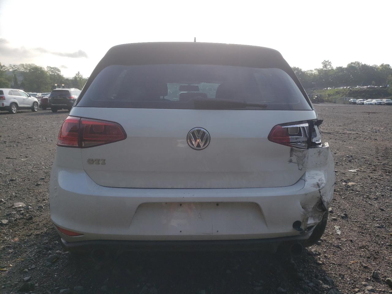 Photo 5 VIN: 3VW4T7AUXGM068751 - VOLKSWAGEN GTI 