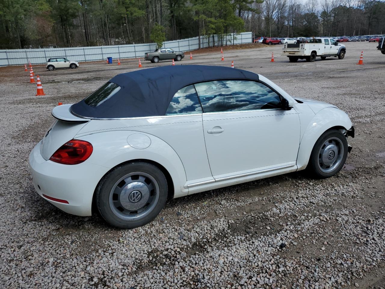 Photo 2 VIN: 3VW517AT0GM823164 - VOLKSWAGEN BEETLE 