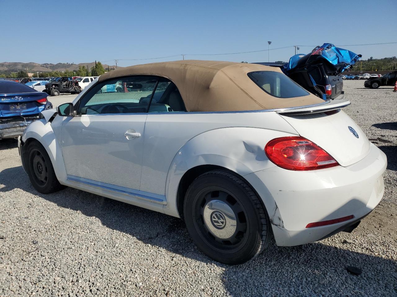 Photo 1 VIN: 3VW517AT3FM811007 - VOLKSWAGEN BEETLE 