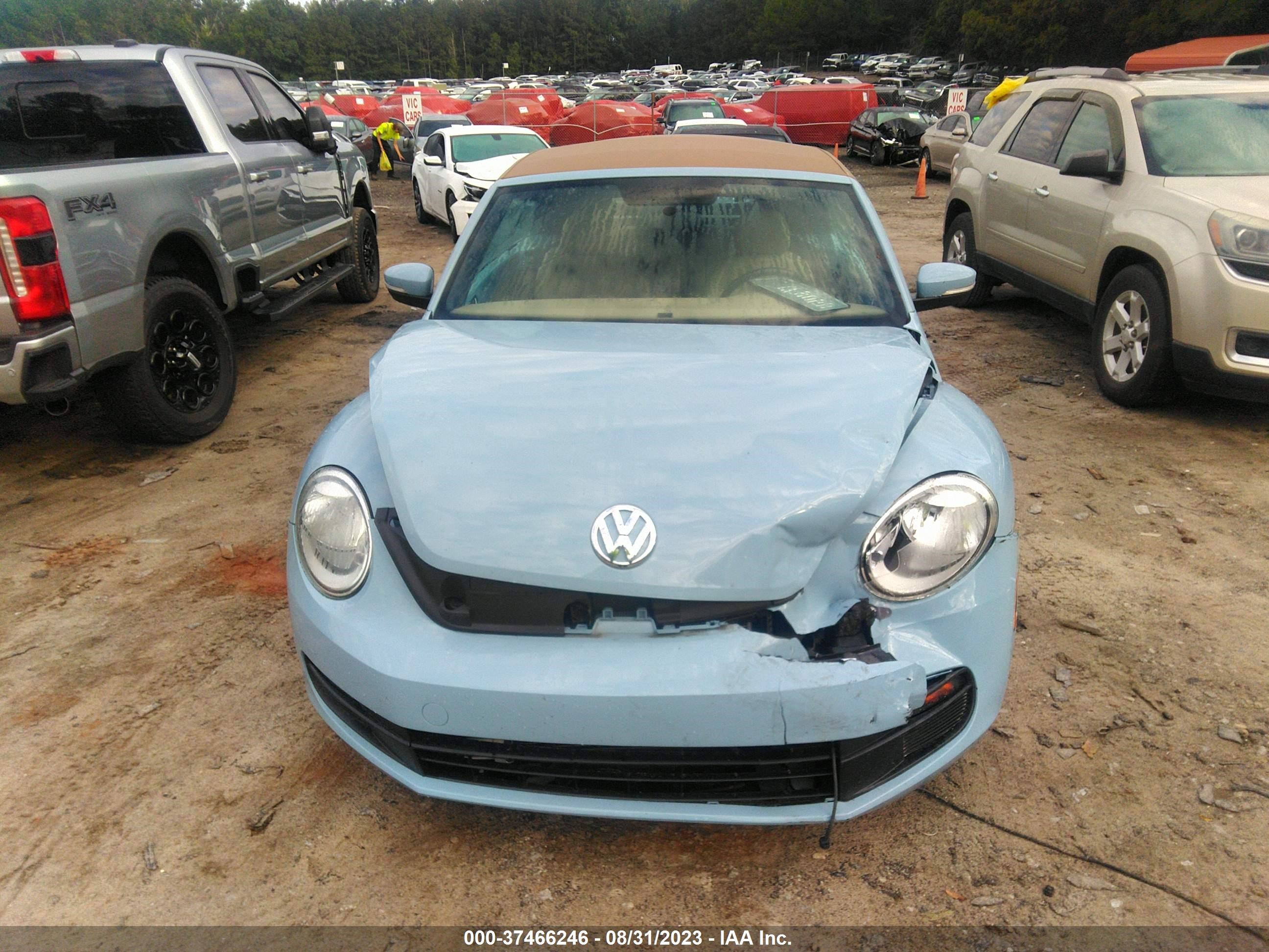 Photo 11 VIN: 3VW517AT5FM804902 - VOLKSWAGEN BEETLE 