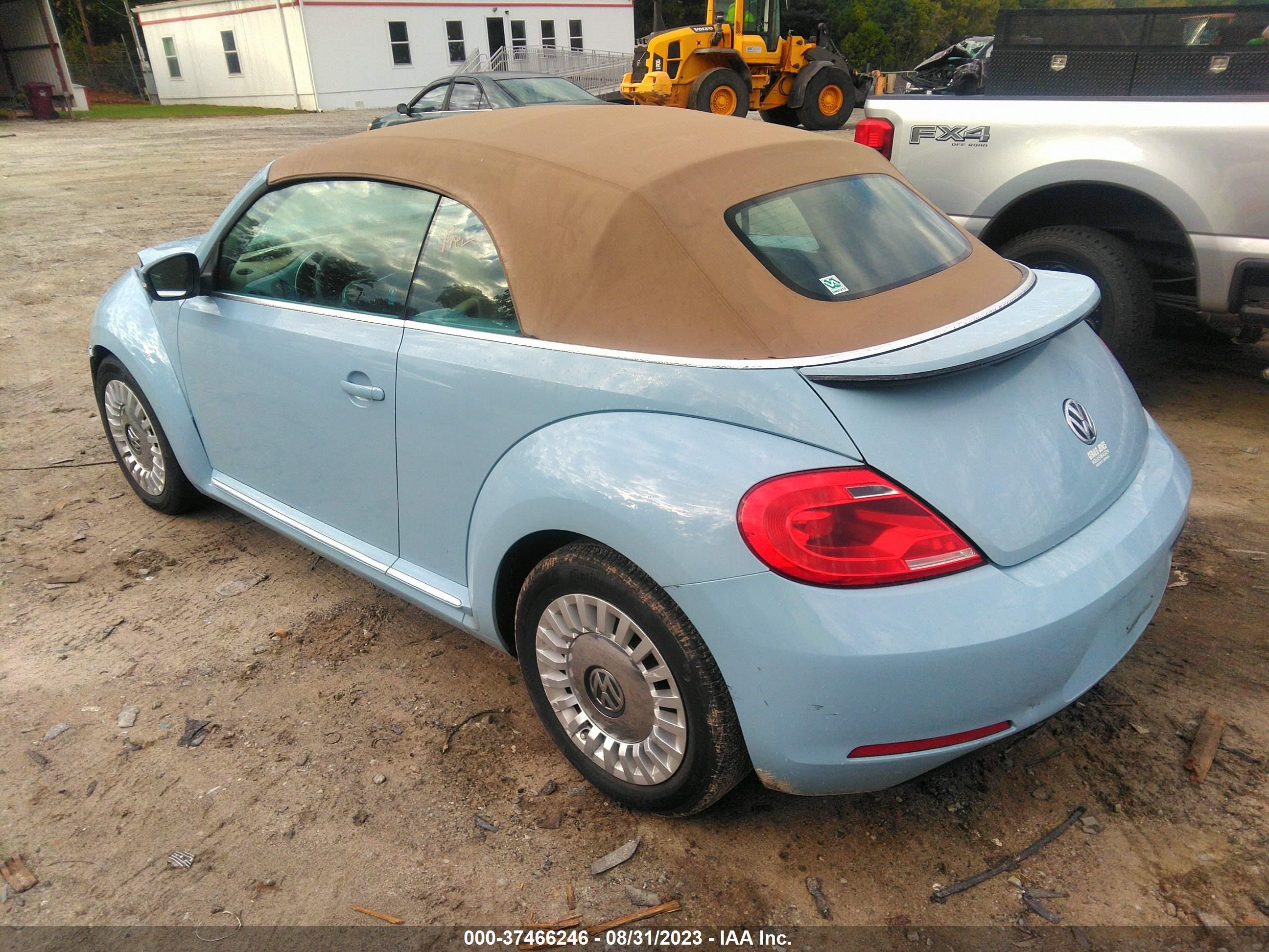 Photo 2 VIN: 3VW517AT5FM804902 - VOLKSWAGEN BEETLE 