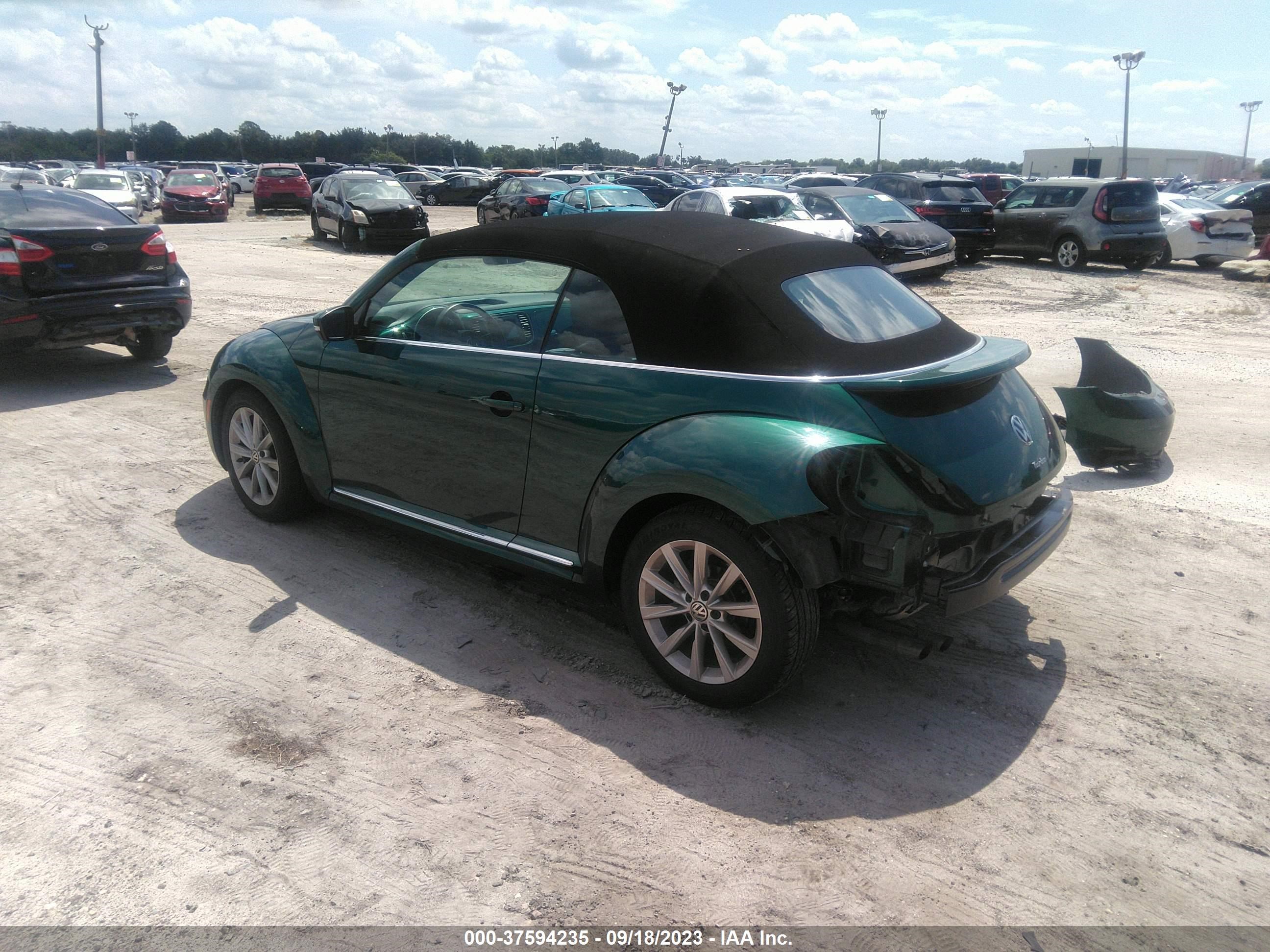 Photo 2 VIN: 3VW517AT5HM808645 - VOLKSWAGEN BEETLE 