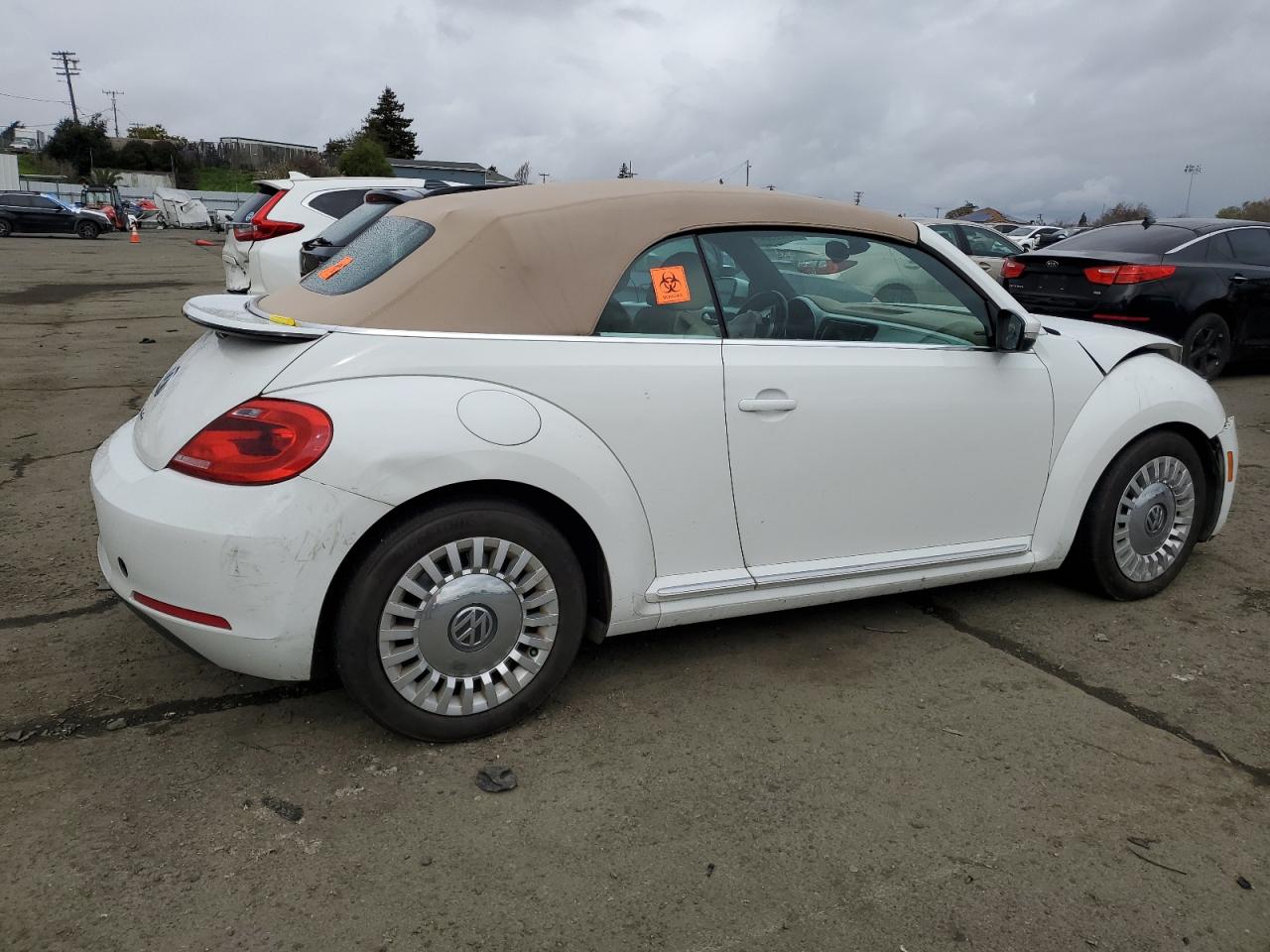 Photo 2 VIN: 3VW517AT6GM806983 - VOLKSWAGEN BEETLE 