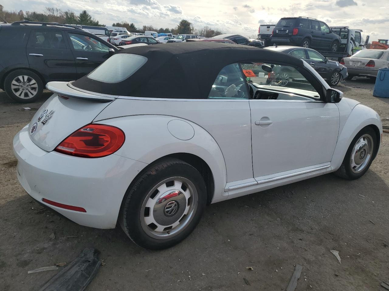 Photo 2 VIN: 3VW517AT8FM809530 - VOLKSWAGEN BEETLE 