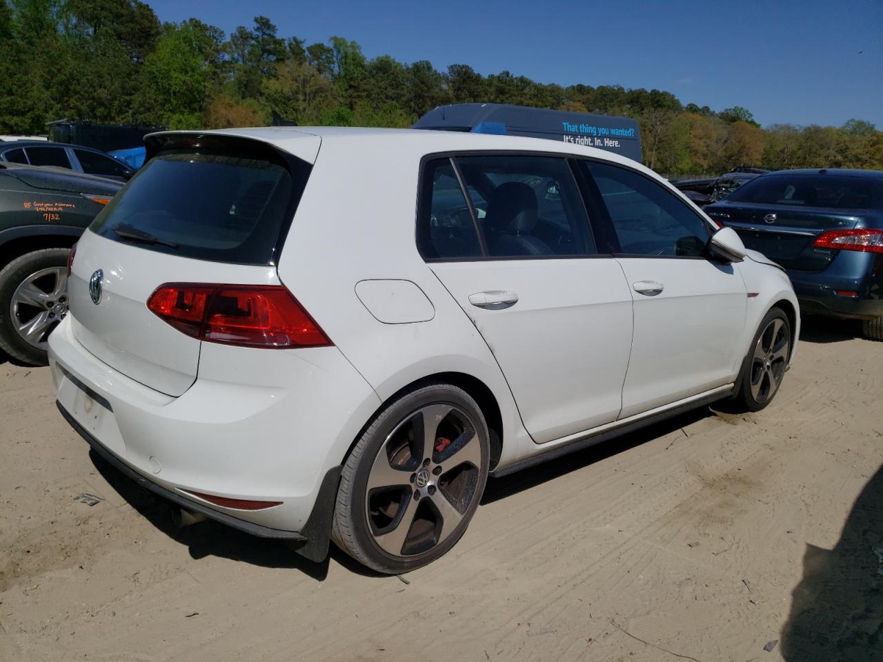 Photo 2 VIN: 3VW547AU3HM007535 - VOLKSWAGEN GTI 