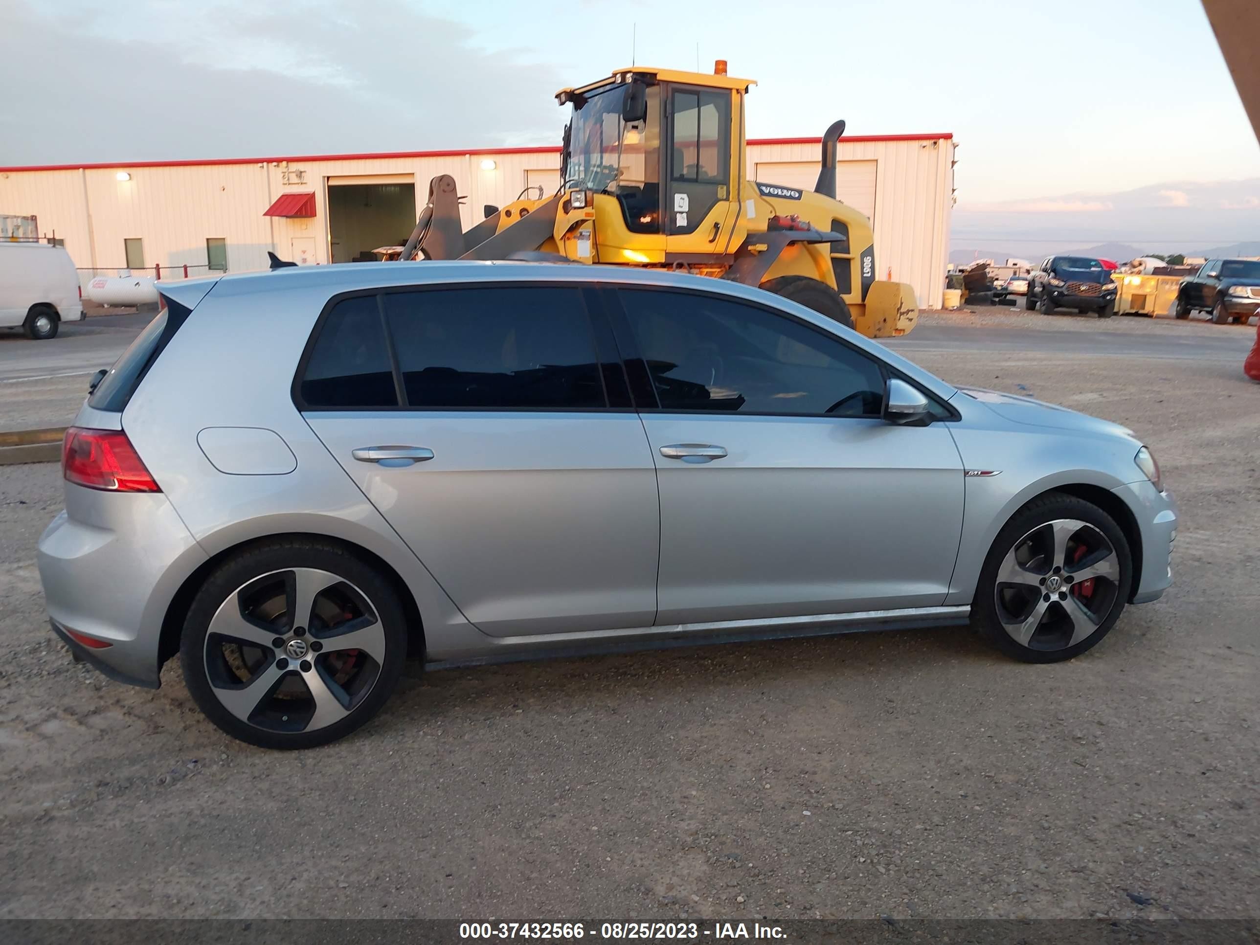 Photo 13 VIN: 3VW547AU5GM041944 - VOLKSWAGEN GOLF GTI 