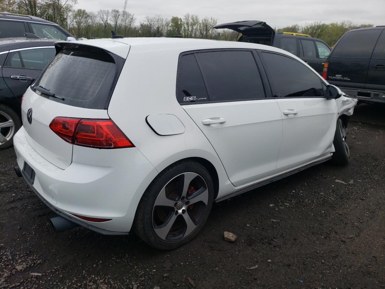 Photo 2 VIN: 3VW547AU8FM073589 - VOLKSWAGEN GTI 