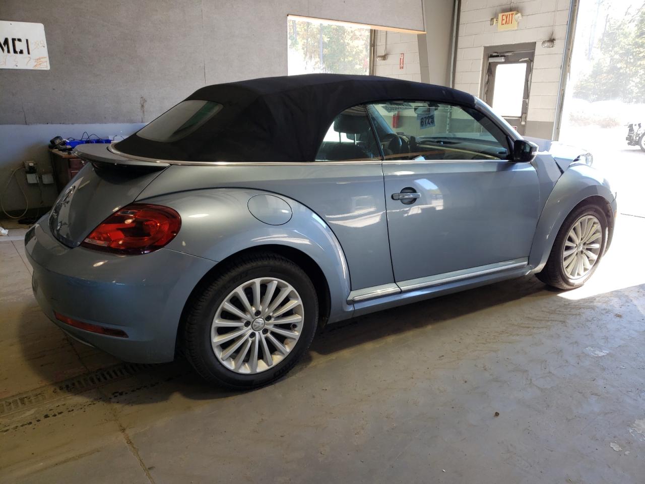 Photo 2 VIN: 3VW5DAAT0KM501220 - VOLKSWAGEN BEETLE 