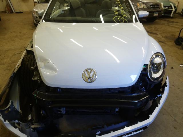 Photo 6 VIN: 3VW5DAAT2JM516705 - VOLKSWAGEN BEETLE S 