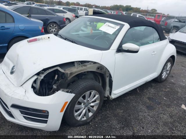 Photo 1 VIN: 3VW5DAATXJM516855 - VOLKSWAGEN BEETLE 