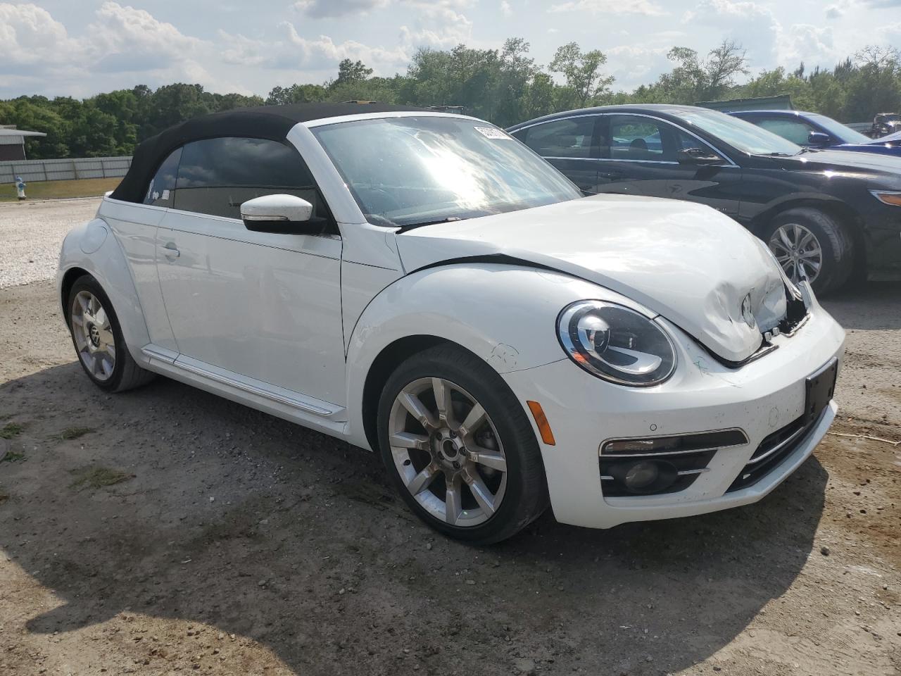 Photo 3 VIN: 3VW5DAATXJM517603 - VOLKSWAGEN BEETLE 