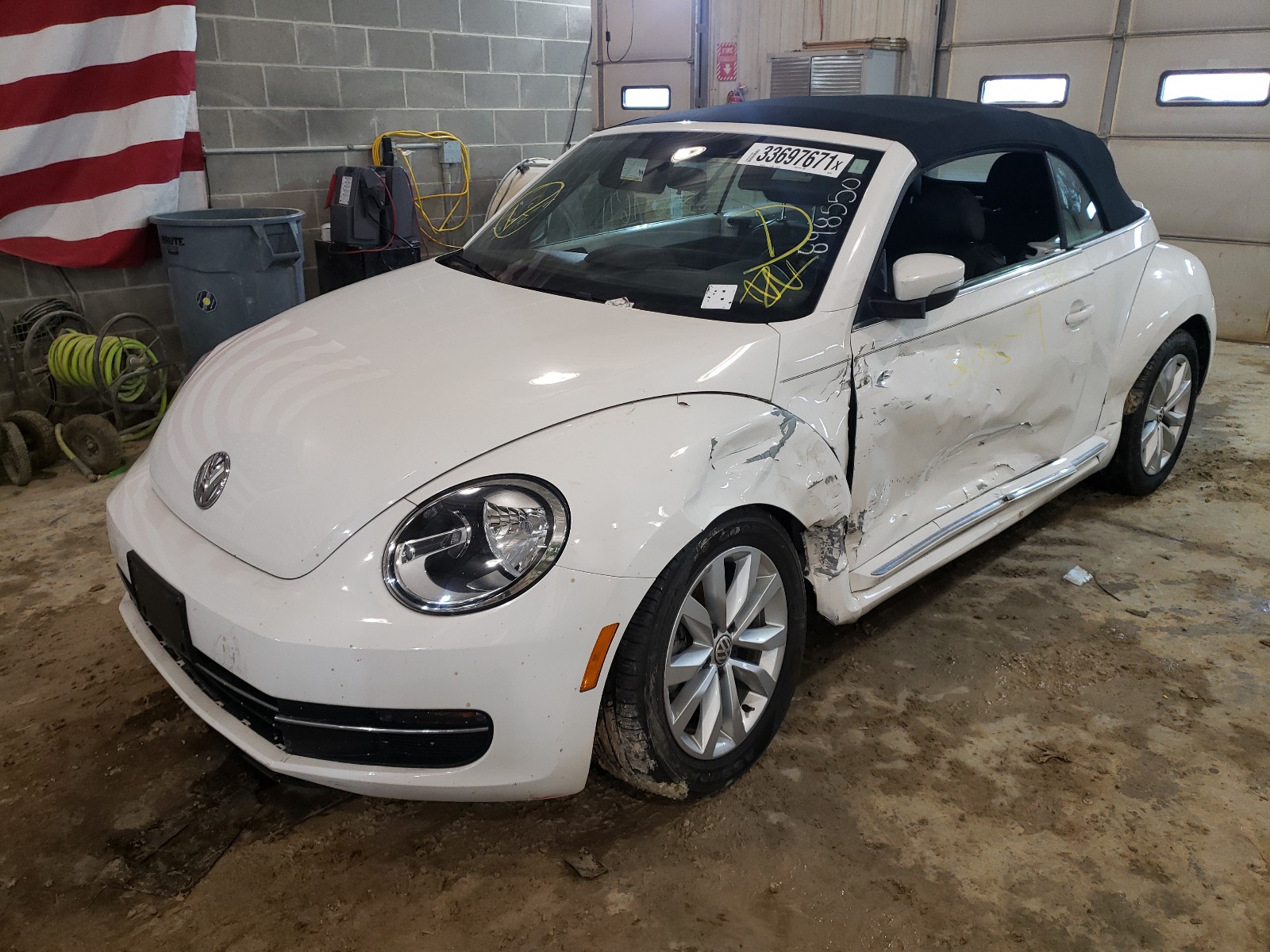 Photo 1 VIN: 3VW5L7AT0DM825793 - VOLKSWAGEN BEETLE 