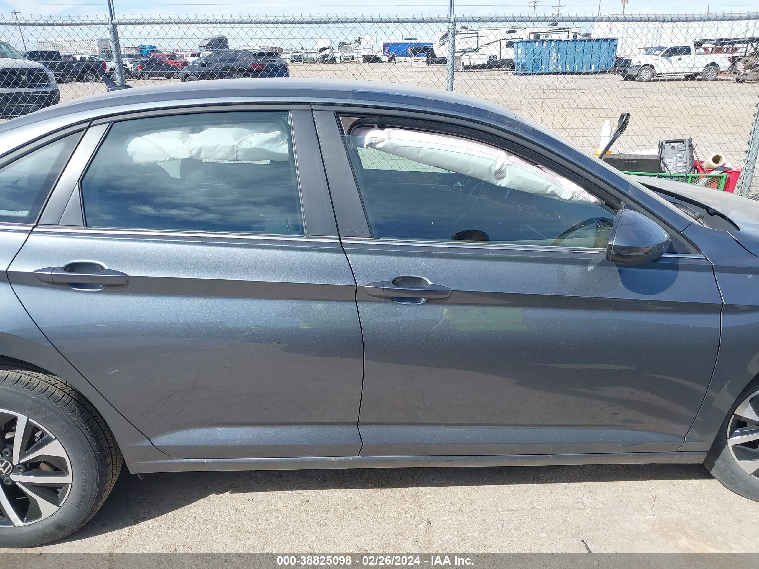 Photo 12 VIN: 3VW5M7BU8RM007000 - VOLKSWAGEN JETTA 