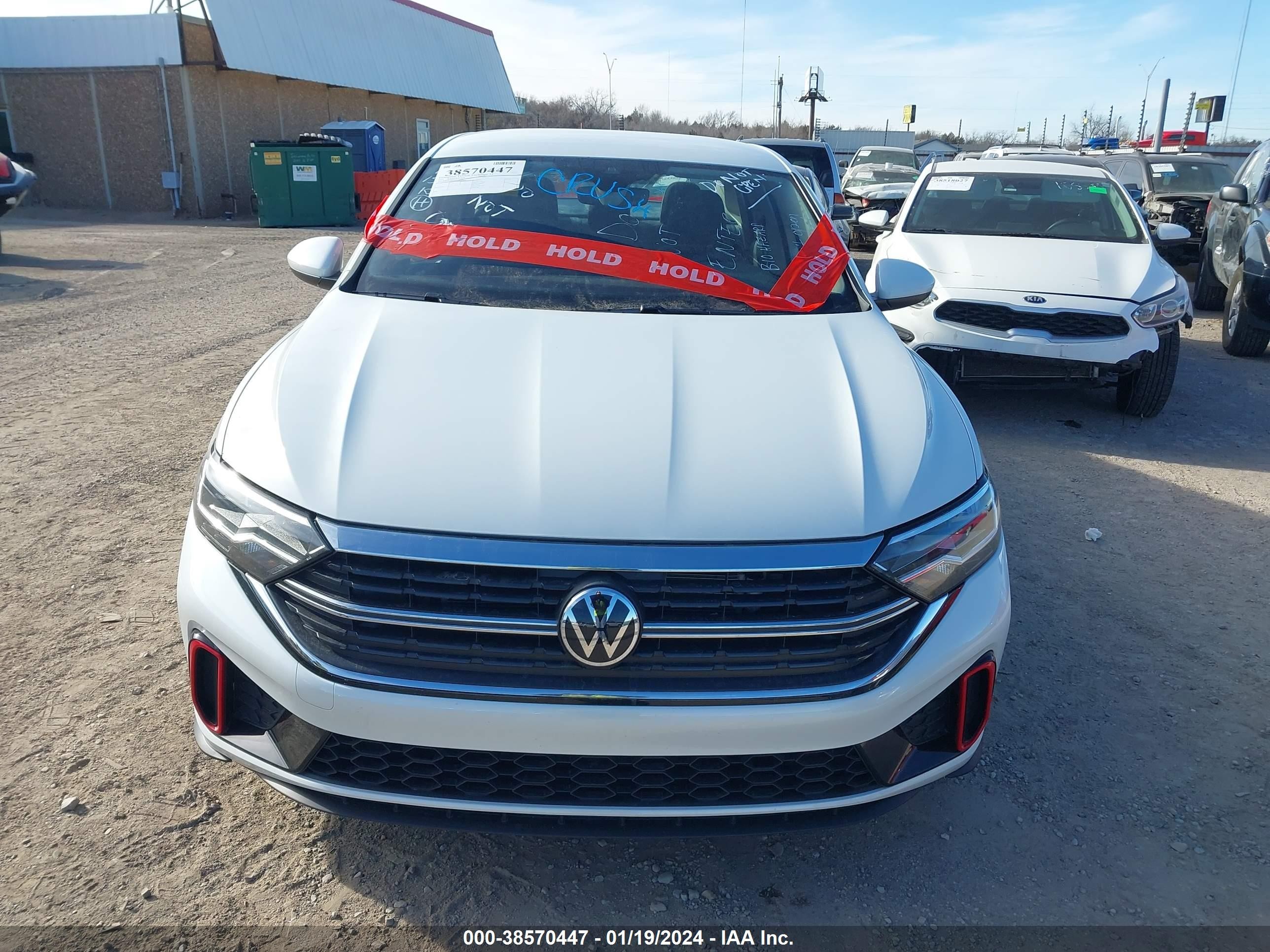 Photo 10 VIN: 3VW5M7BUXRM011372 - VOLKSWAGEN JETTA 