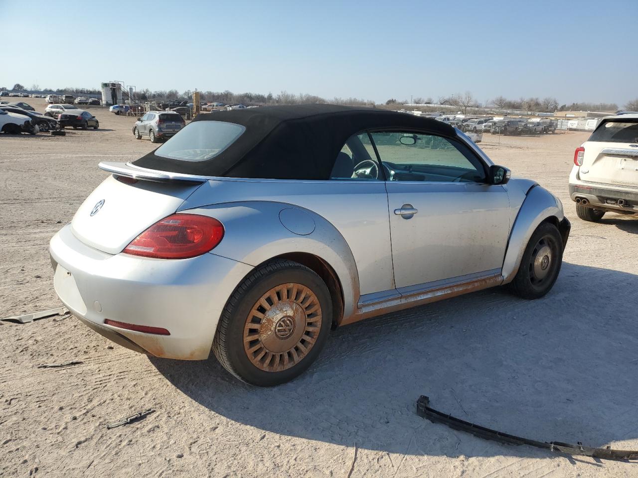 Photo 2 VIN: 3VW5P7ATXDM828589 - VOLKSWAGEN BEETLE 