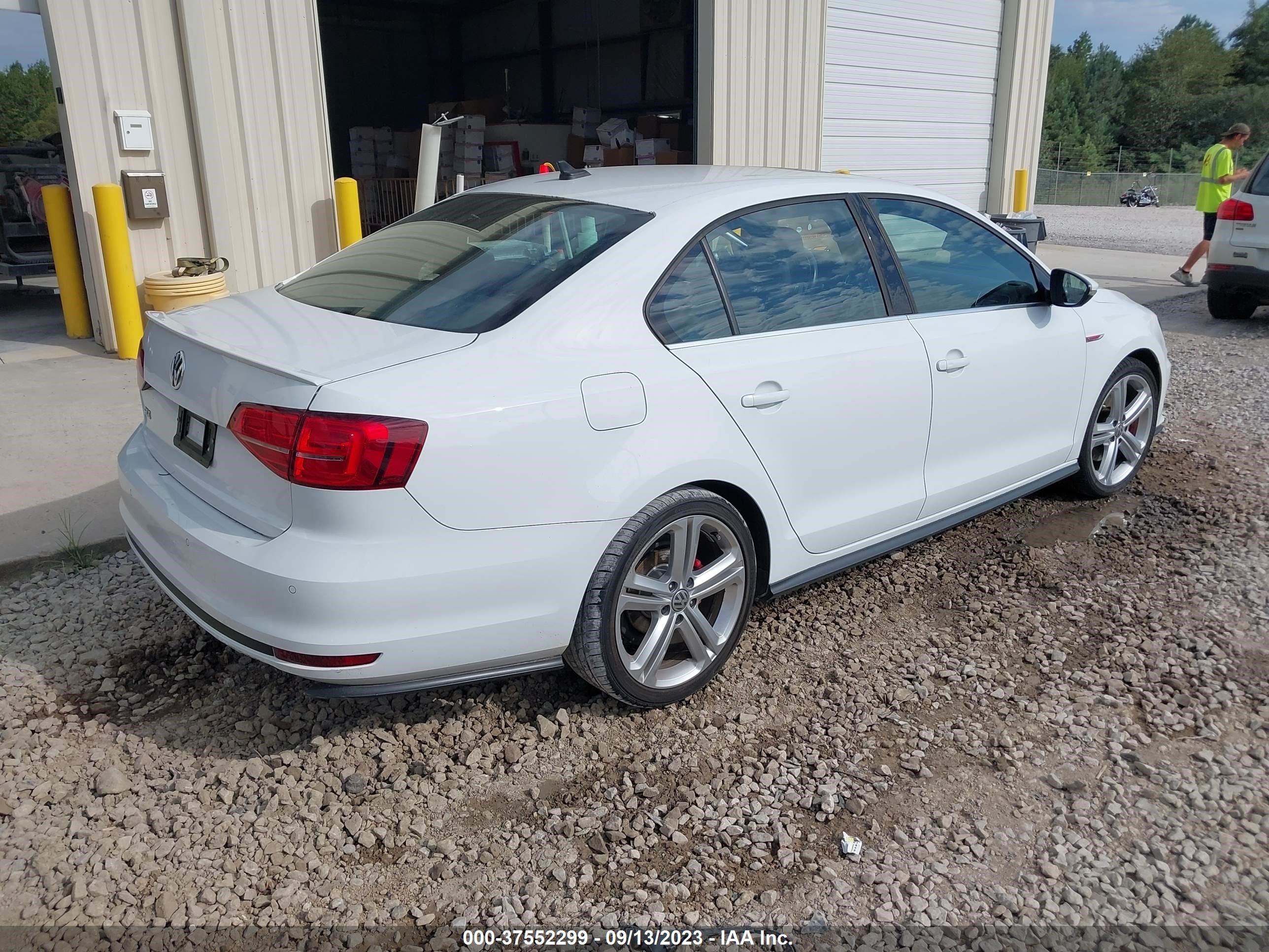 Photo 3 VIN: 3VW5T7AJ2HM214488 - VOLKSWAGEN JETTA 