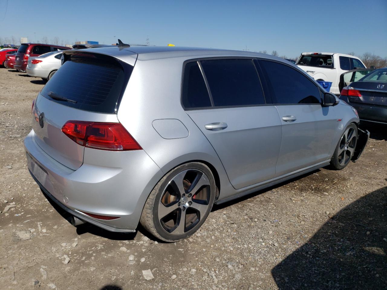 Photo 2 VIN: 3VW5T7AU0GM039215 - VOLKSWAGEN GTI 