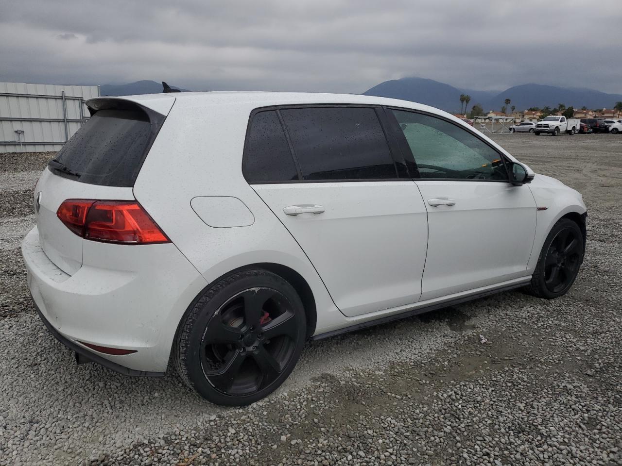 Photo 2 VIN: 3VW5T7AU1GM063748 - VOLKSWAGEN GTI 