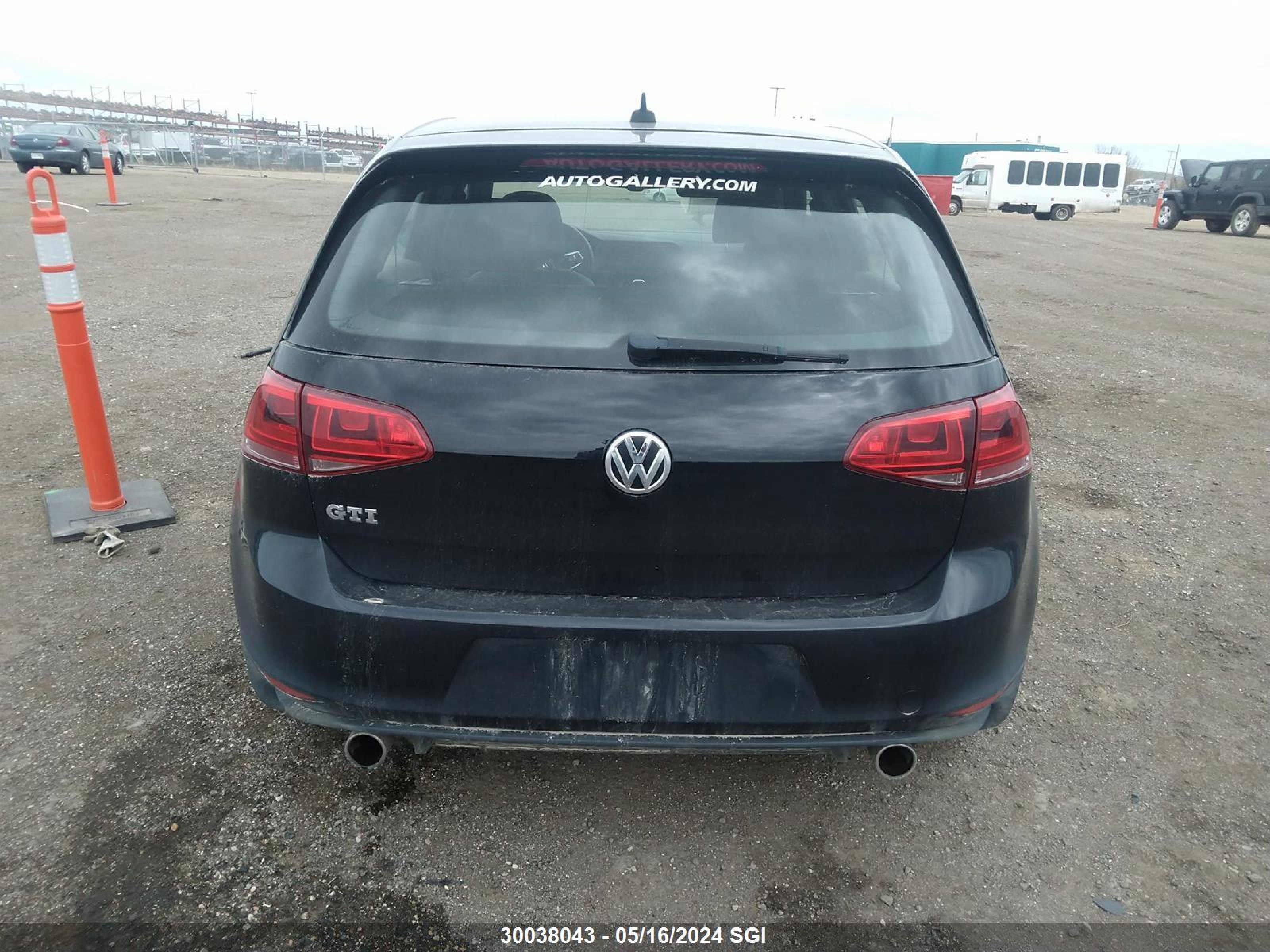 Photo 15 VIN: 3VW5T7AU4FM002943 - VOLKSWAGEN GTI 