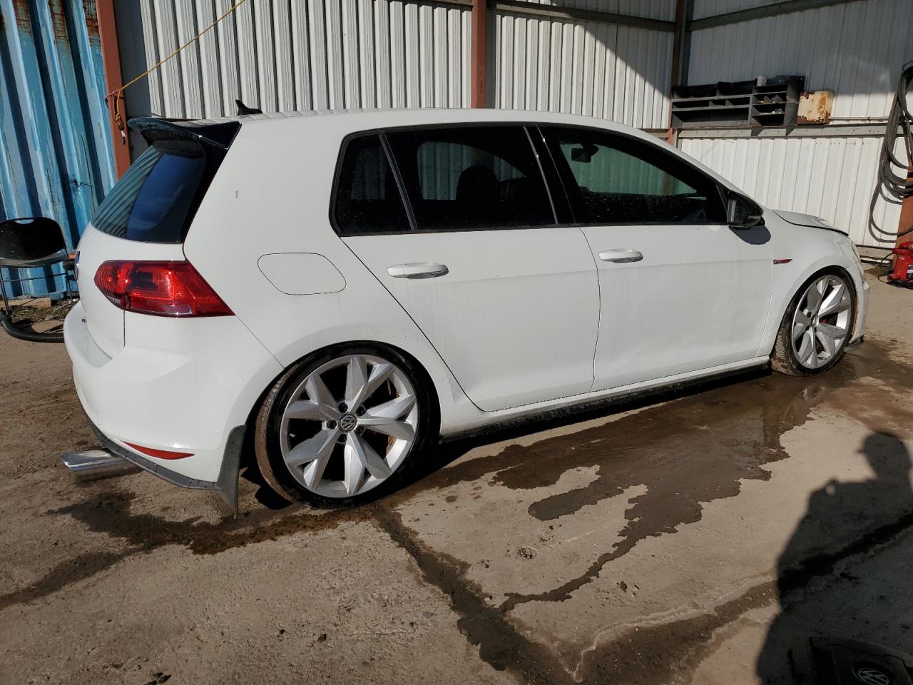 Photo 2 VIN: 3VW5T7AU4GM044451 - VOLKSWAGEN GTI 