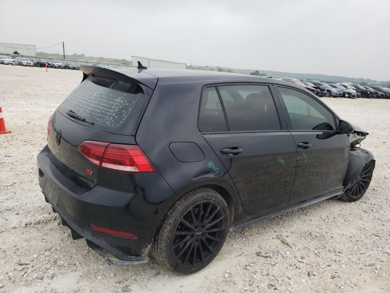 Photo 2 VIN: 3VW5T7AU5KM026002 - VOLKSWAGEN GTI 