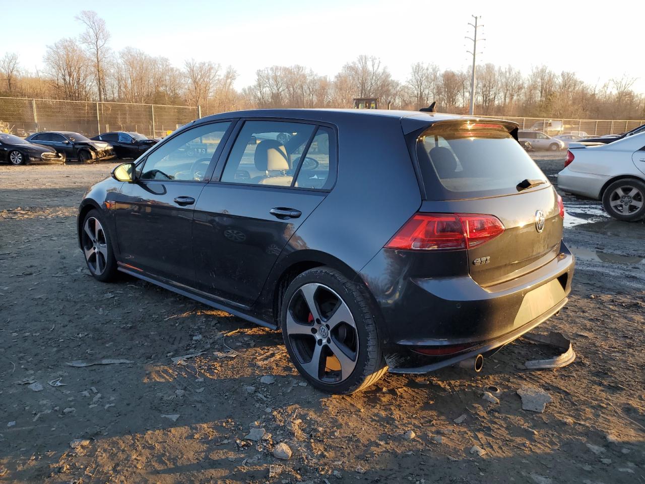 Photo 1 VIN: 3VW5T7AU7FM074767 - VOLKSWAGEN GTI 