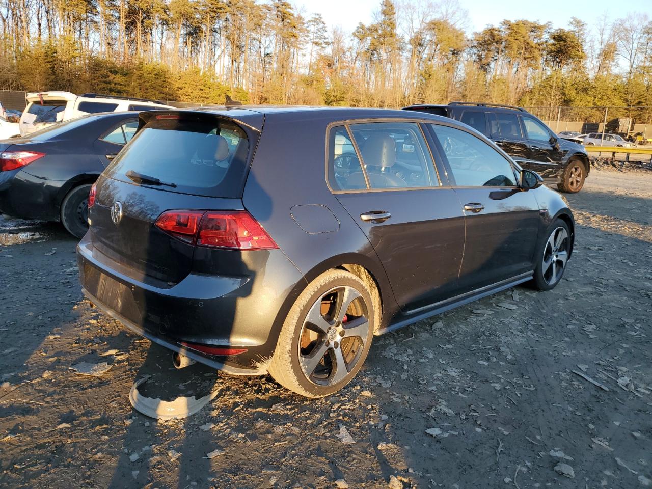 Photo 2 VIN: 3VW5T7AU7FM074767 - VOLKSWAGEN GTI 