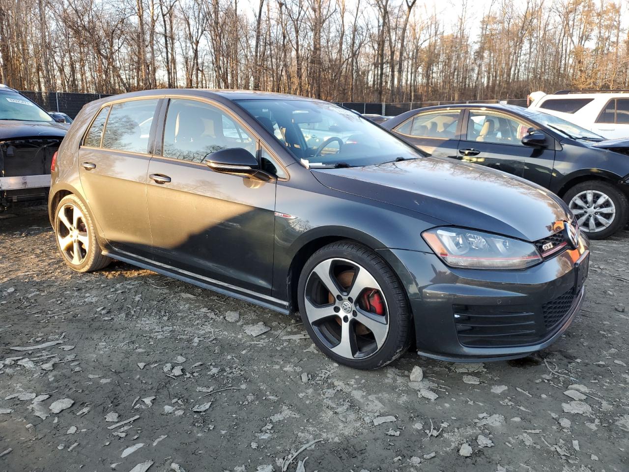 Photo 3 VIN: 3VW5T7AU7FM074767 - VOLKSWAGEN GTI 