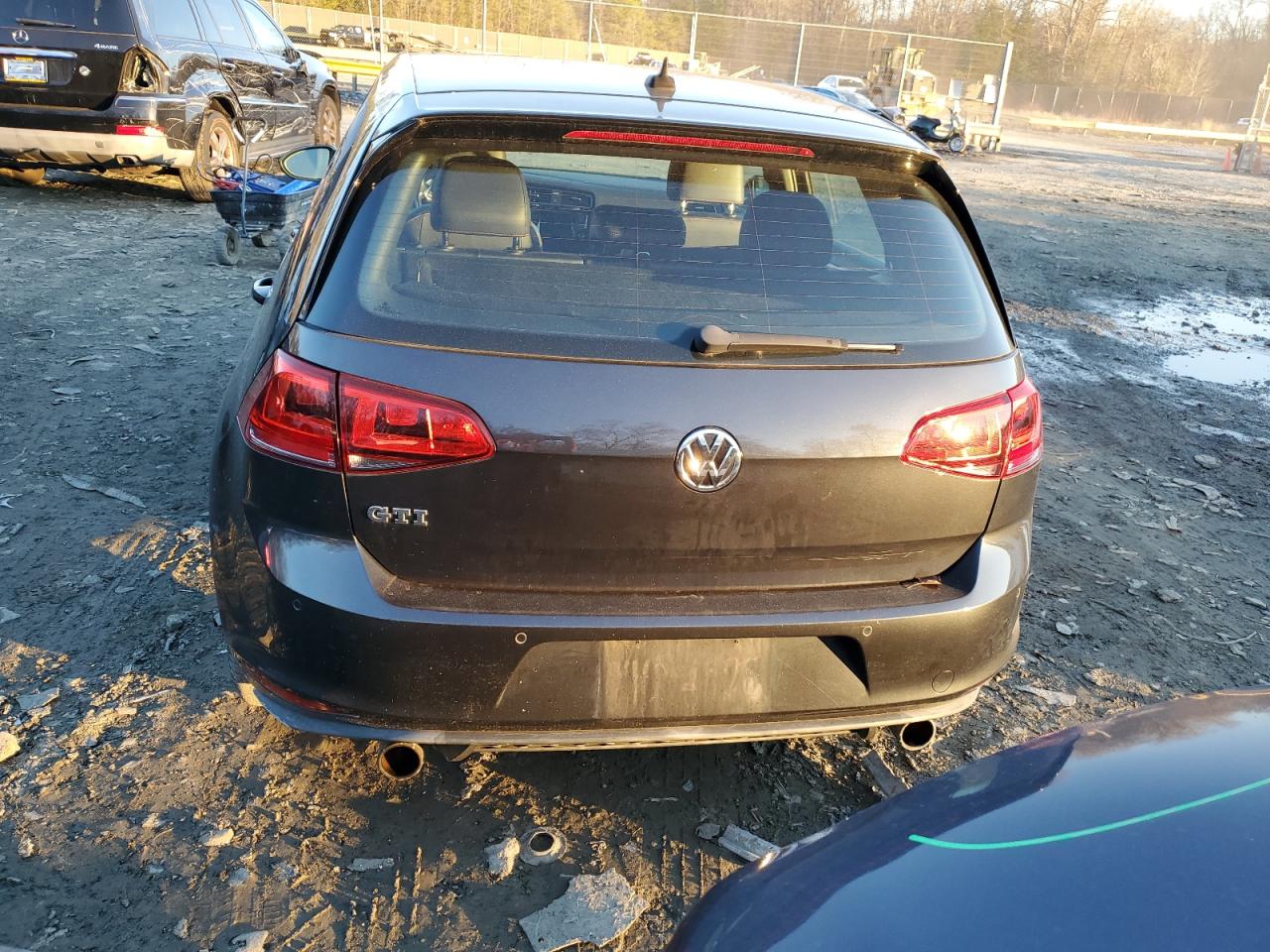 Photo 5 VIN: 3VW5T7AU7FM074767 - VOLKSWAGEN GTI 