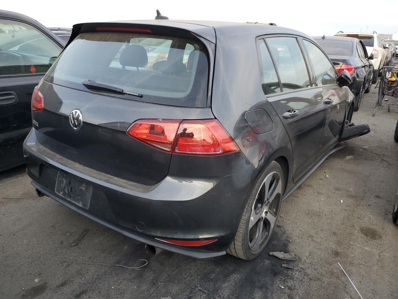 Photo 2 VIN: 3VW5T7AUXGM013737 - VOLKSWAGEN GTI 