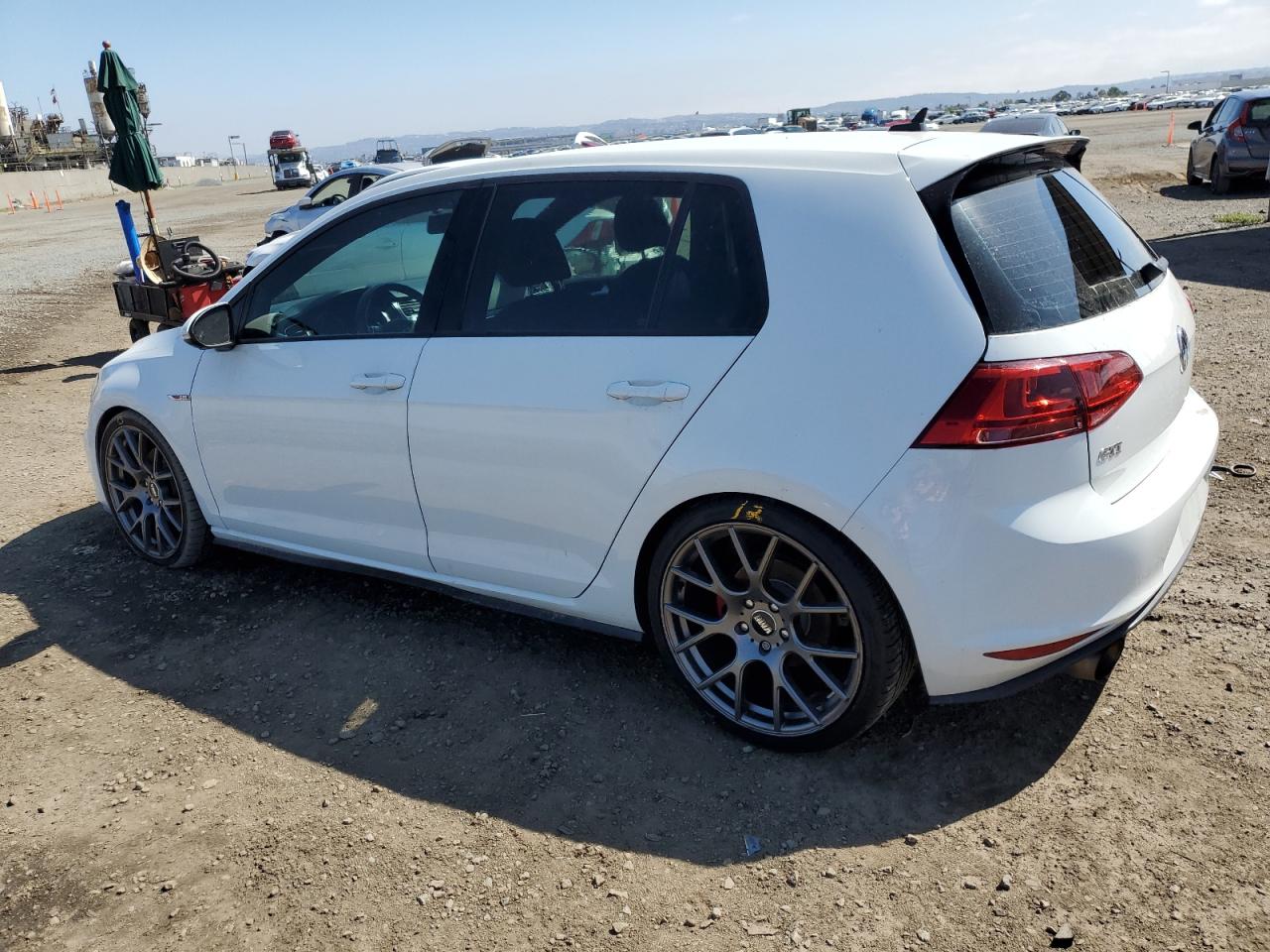 Photo 1 VIN: 3VW5T7AUXHM028997 - VOLKSWAGEN GTI 