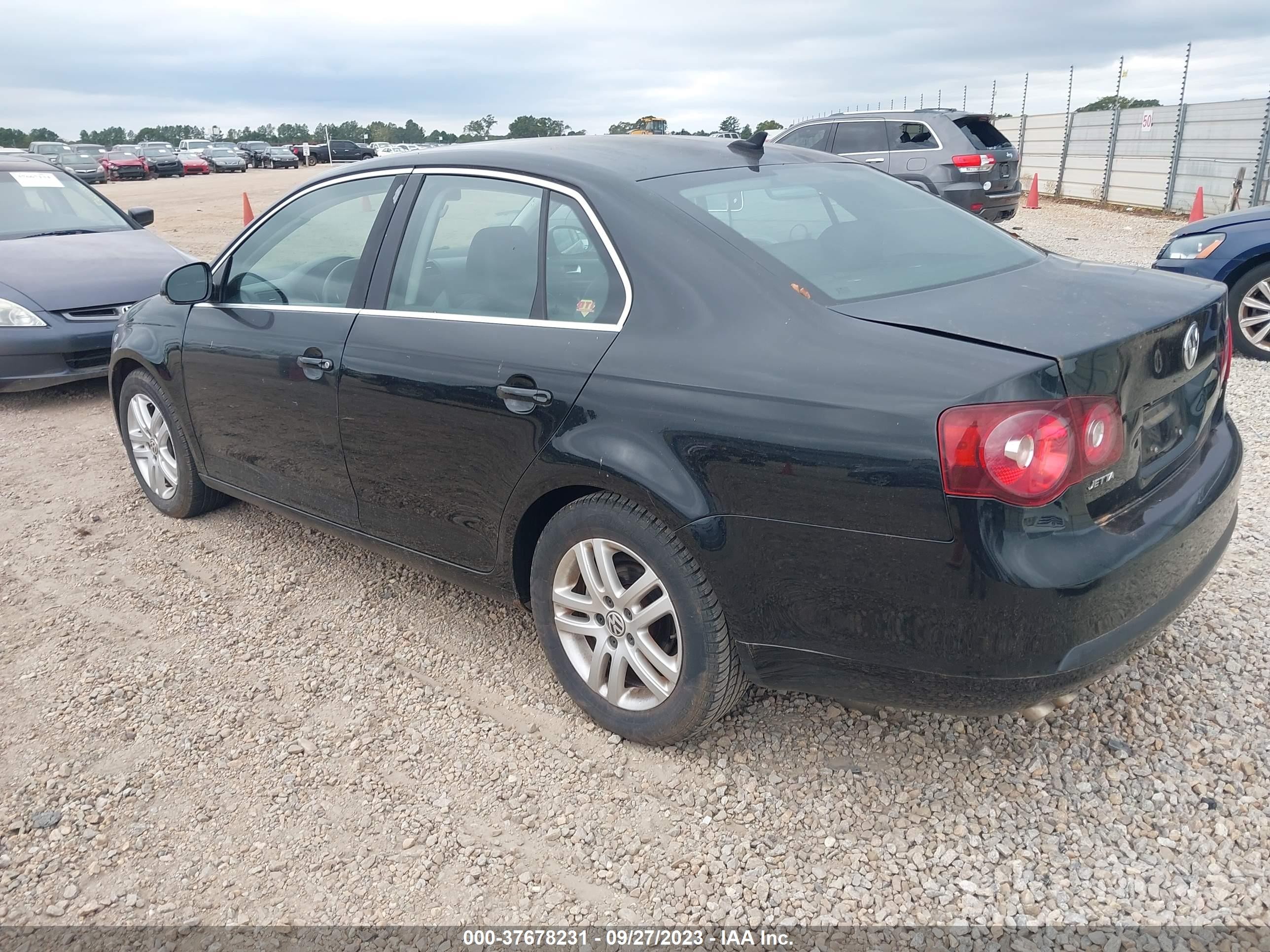 Photo 2 VIN: 3VWAL7AJ1AM047268 - VOLKSWAGEN JETTA 