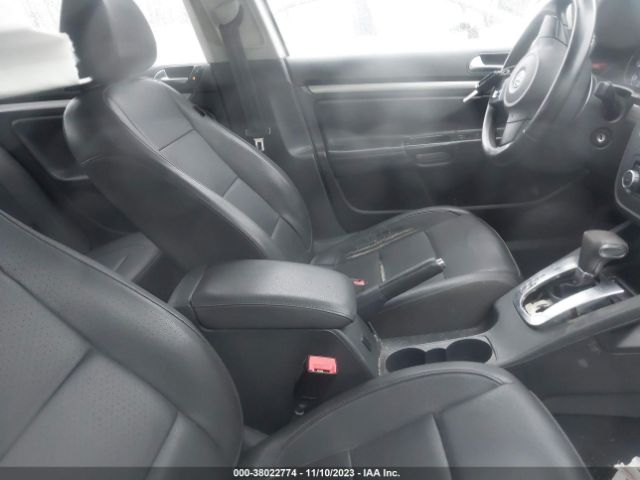 Photo 4 VIN: 3VWAZ7AJ2AM097983 - VOLKSWAGEN JETTA 