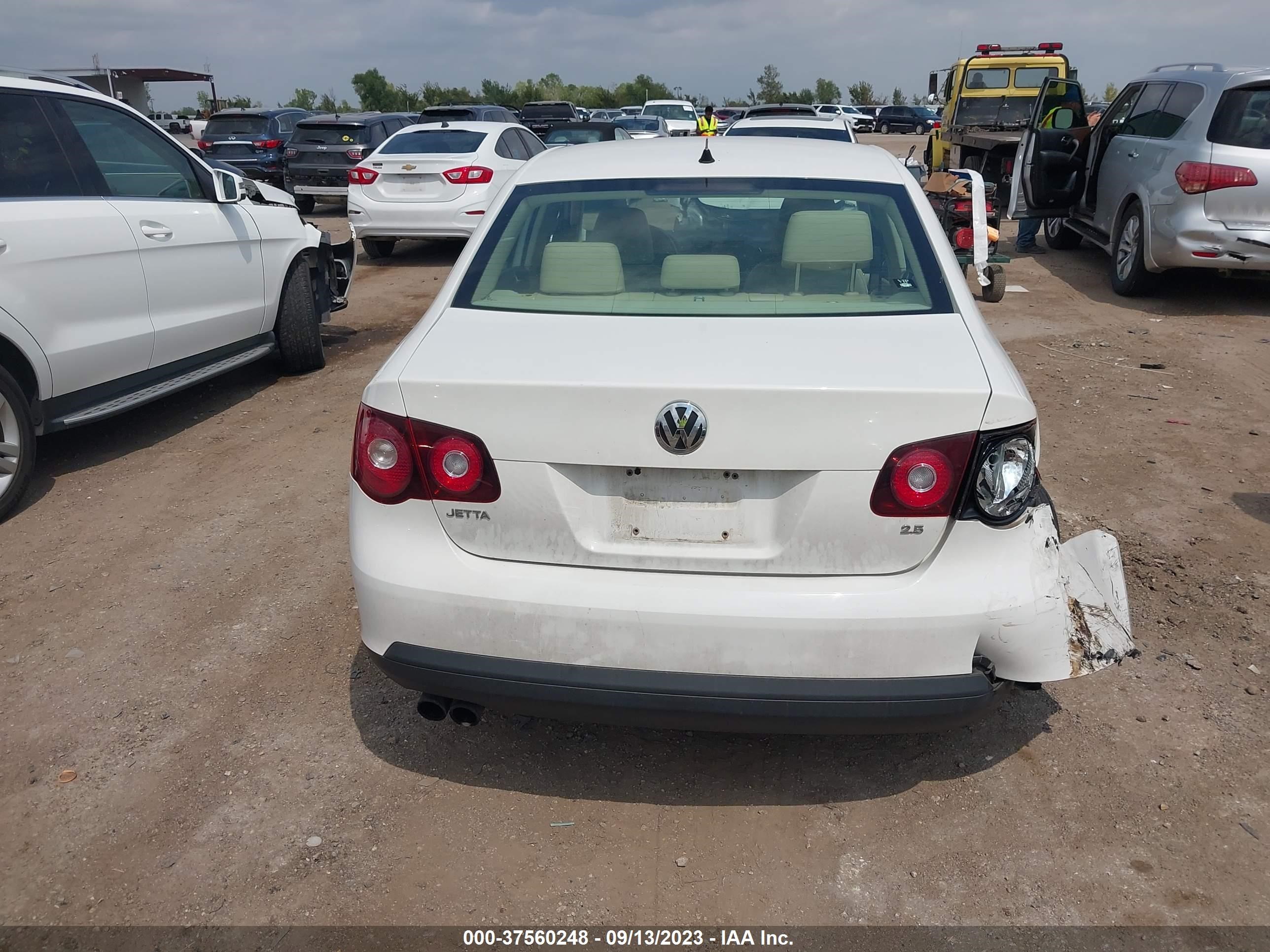 Photo 15 VIN: 3VWAZ7AJ8AM117248 - VOLKSWAGEN JETTA 