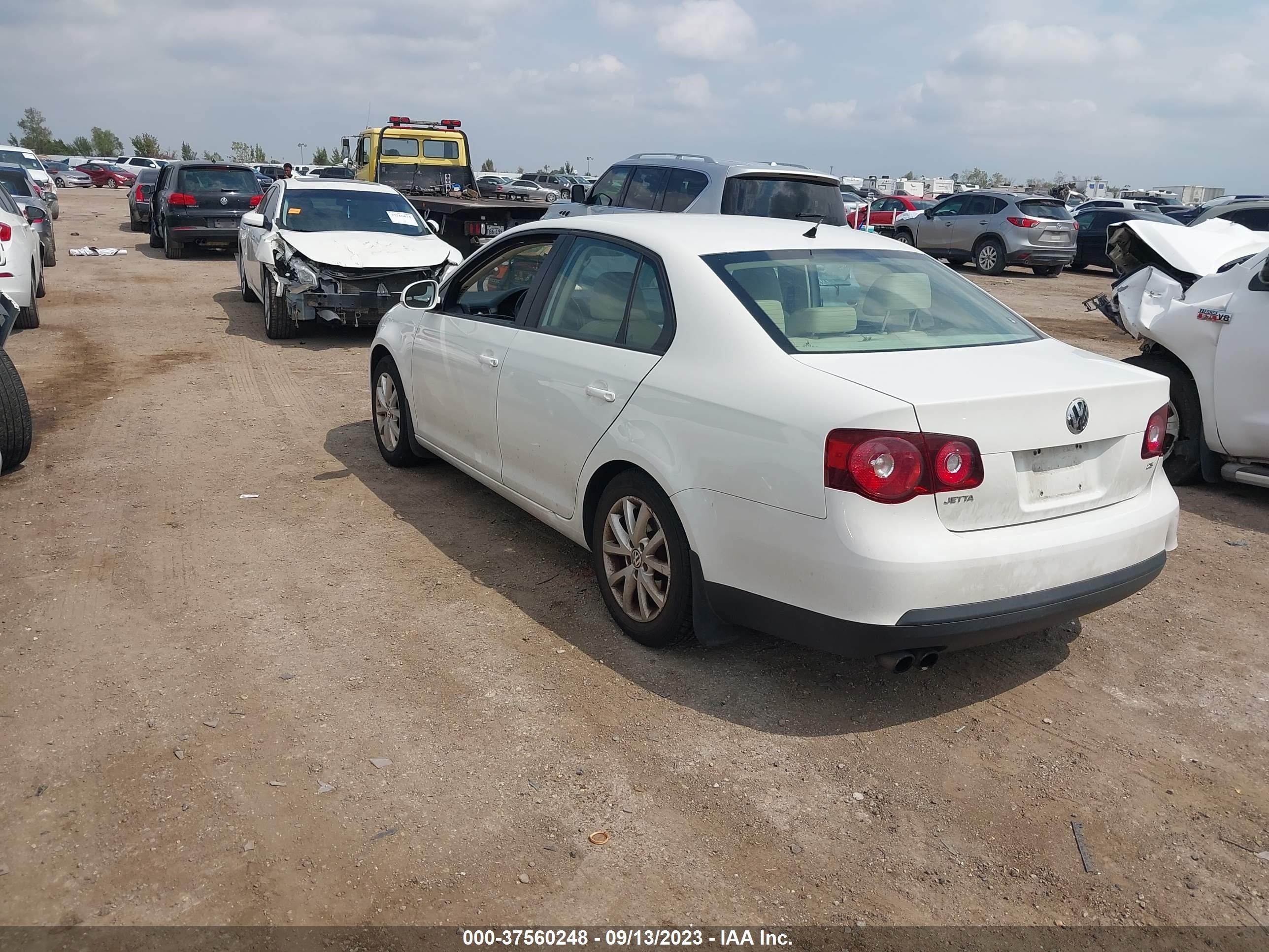 Photo 2 VIN: 3VWAZ7AJ8AM117248 - VOLKSWAGEN JETTA 