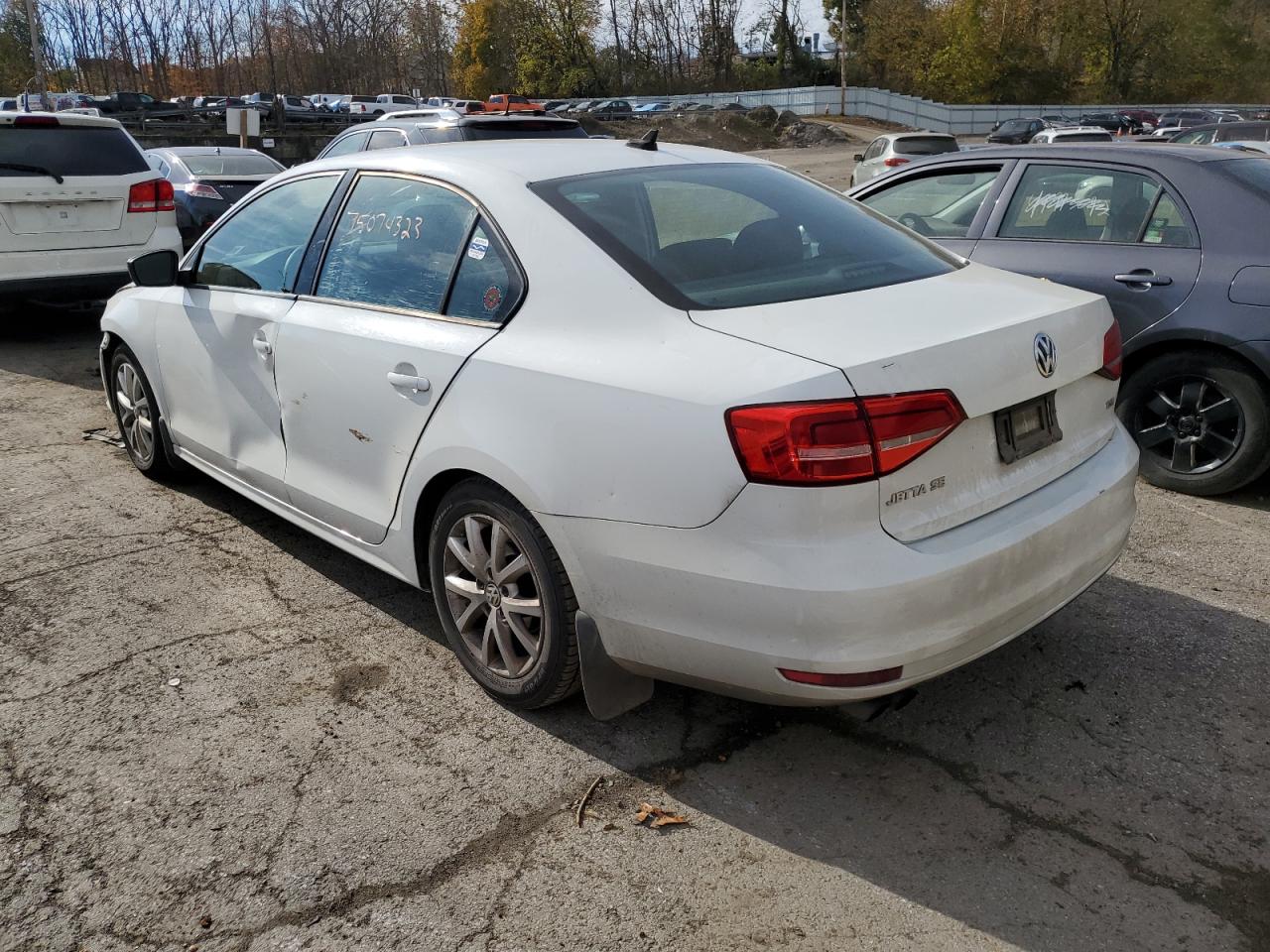 Photo 1 VIN: 3VWB17AJ1FM307931 - VOLKSWAGEN JETTA 