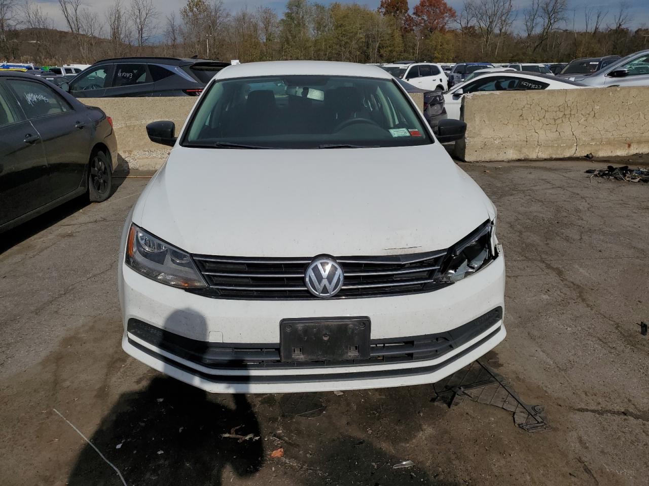 Photo 4 VIN: 3VWB17AJ1FM307931 - VOLKSWAGEN JETTA 