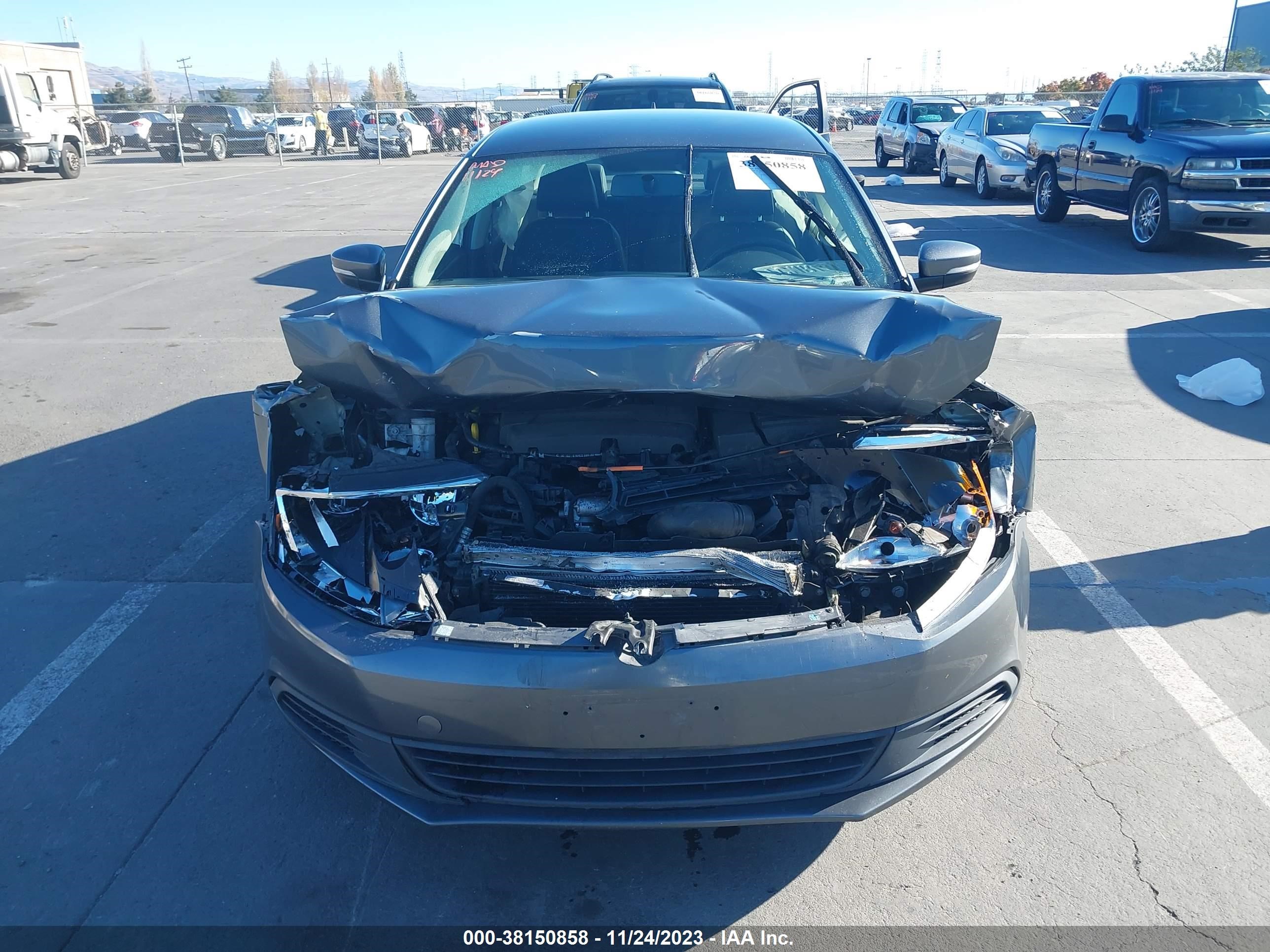 Photo 11 VIN: 3VWB17AJ5EM223190 - VOLKSWAGEN JETTA 