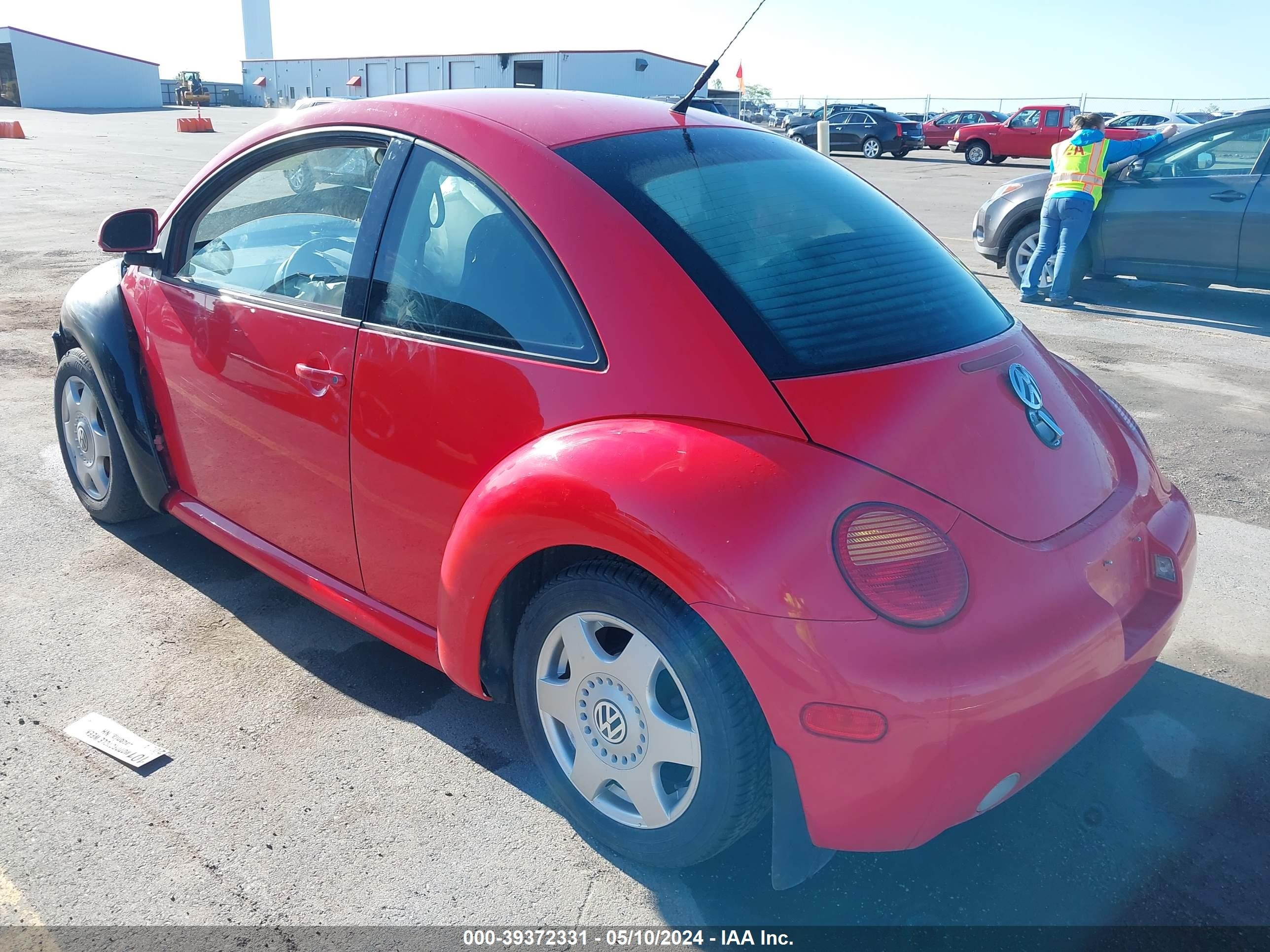 Photo 2 VIN: 3VWBB61C1WM007900 - VOLKSWAGEN BEETLE 