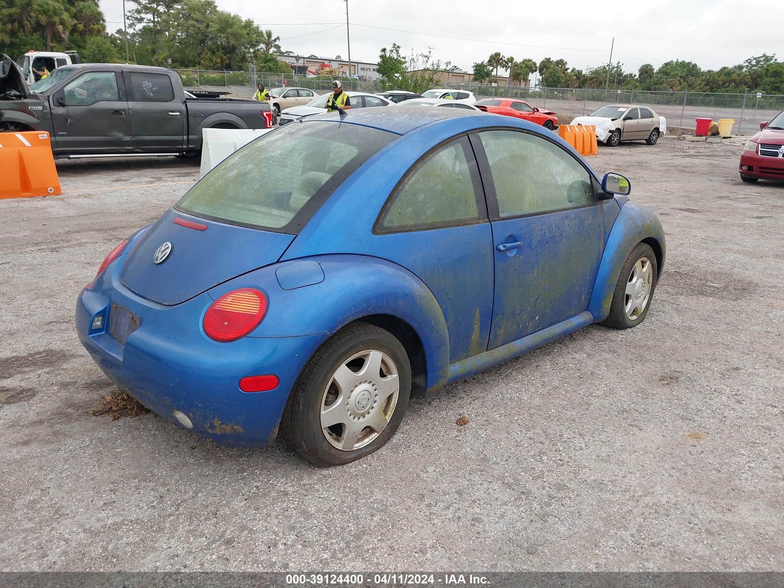 Photo 3 VIN: 3VWBB61C6WM014082 - VOLKSWAGEN BEETLE 