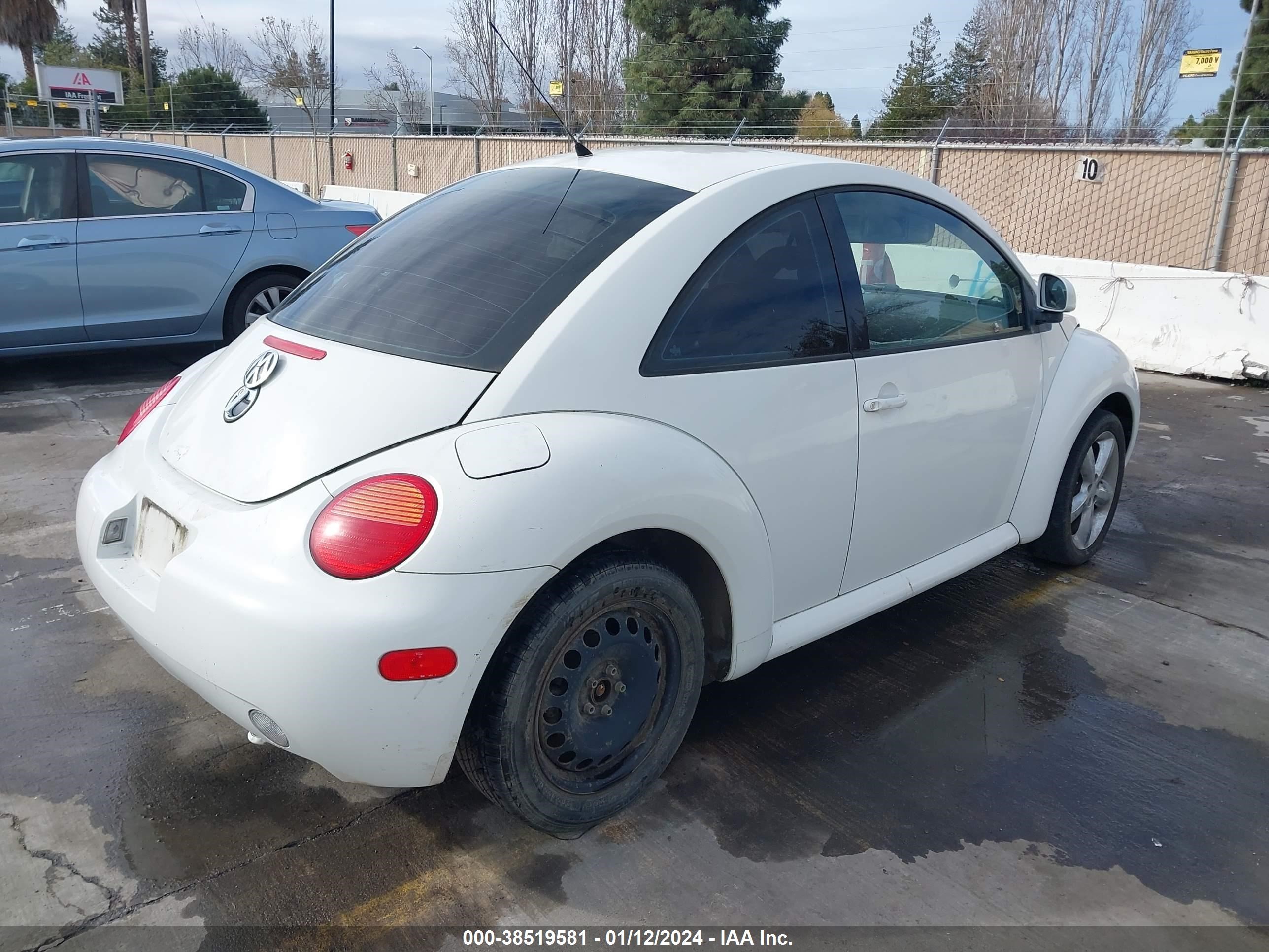 Photo 3 VIN: 3VWBB61C9WM041583 - VOLKSWAGEN BEETLE 