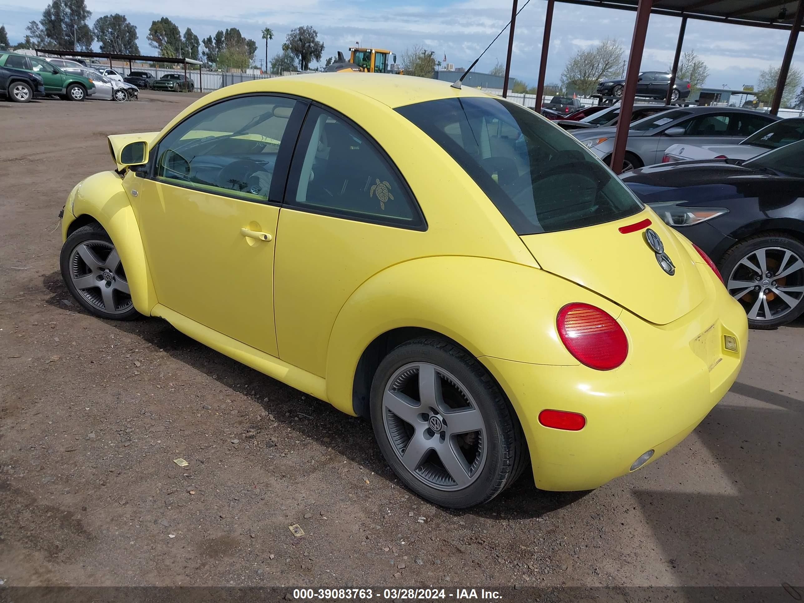 Photo 2 VIN: 3VWBC21C1YM400563 - VOLKSWAGEN BEETLE 