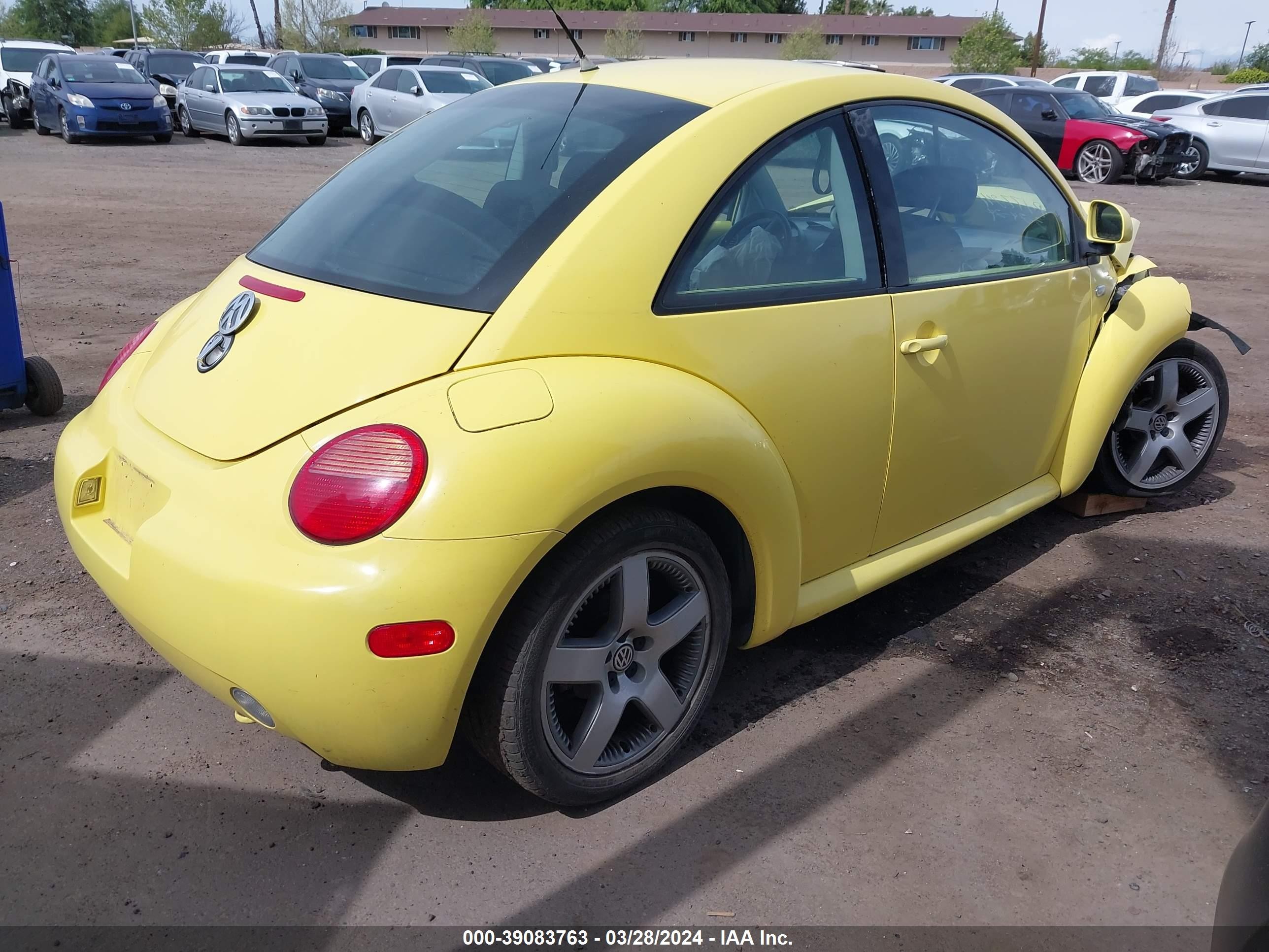 Photo 3 VIN: 3VWBC21C1YM400563 - VOLKSWAGEN BEETLE 