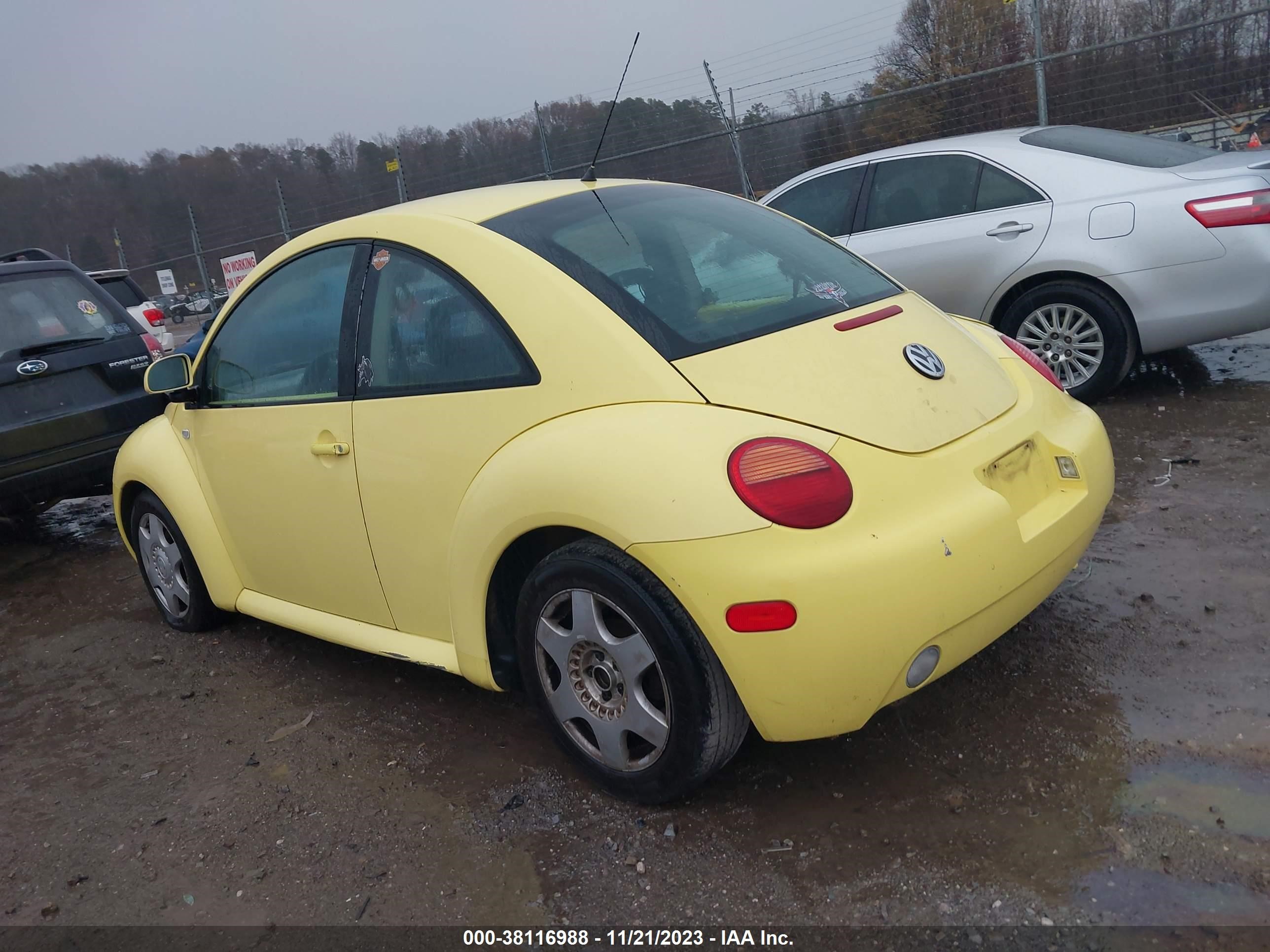 Photo 2 VIN: 3VWBC21C1YM418142 - VOLKSWAGEN BEETLE 