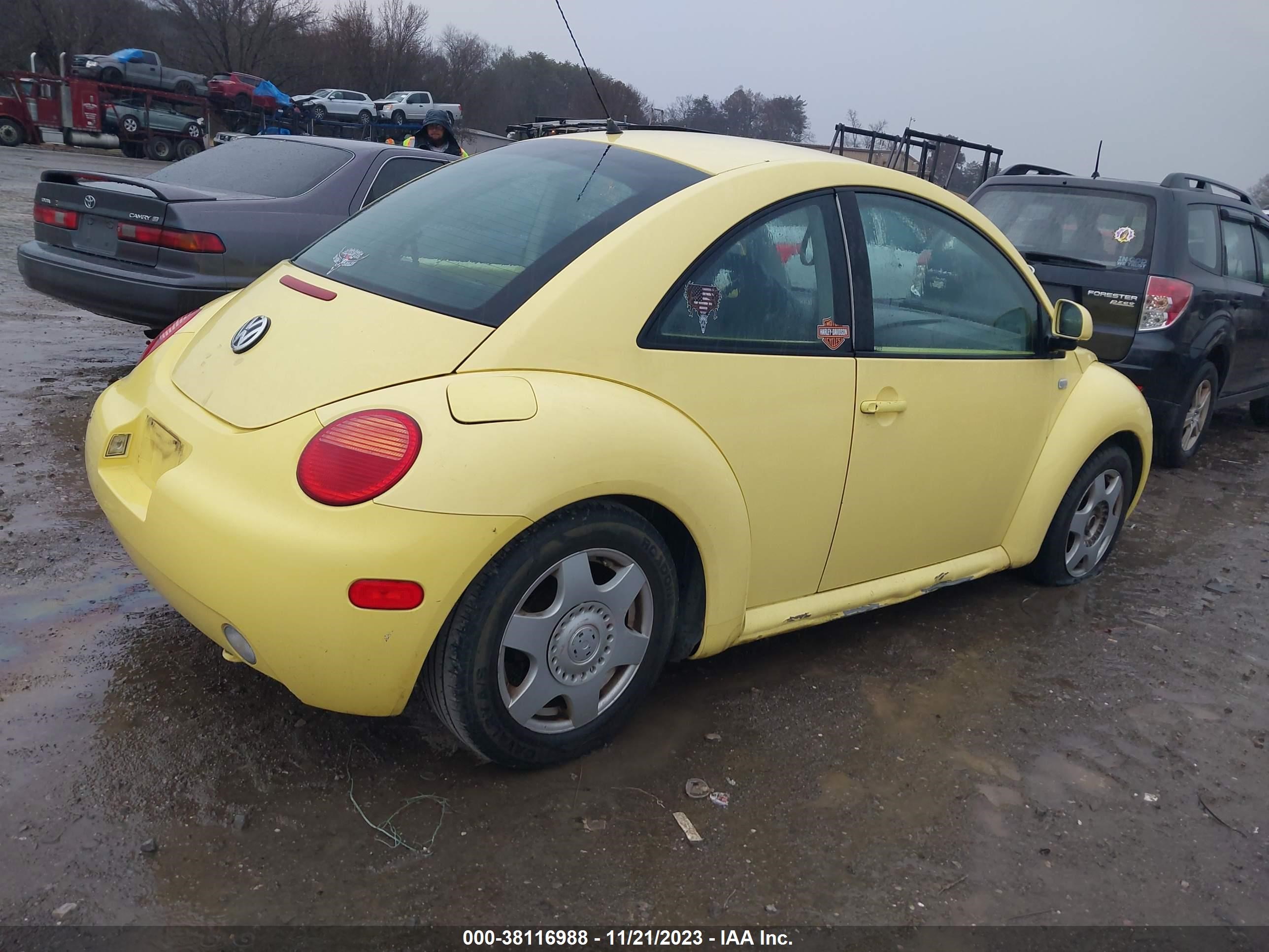 Photo 3 VIN: 3VWBC21C1YM418142 - VOLKSWAGEN BEETLE 