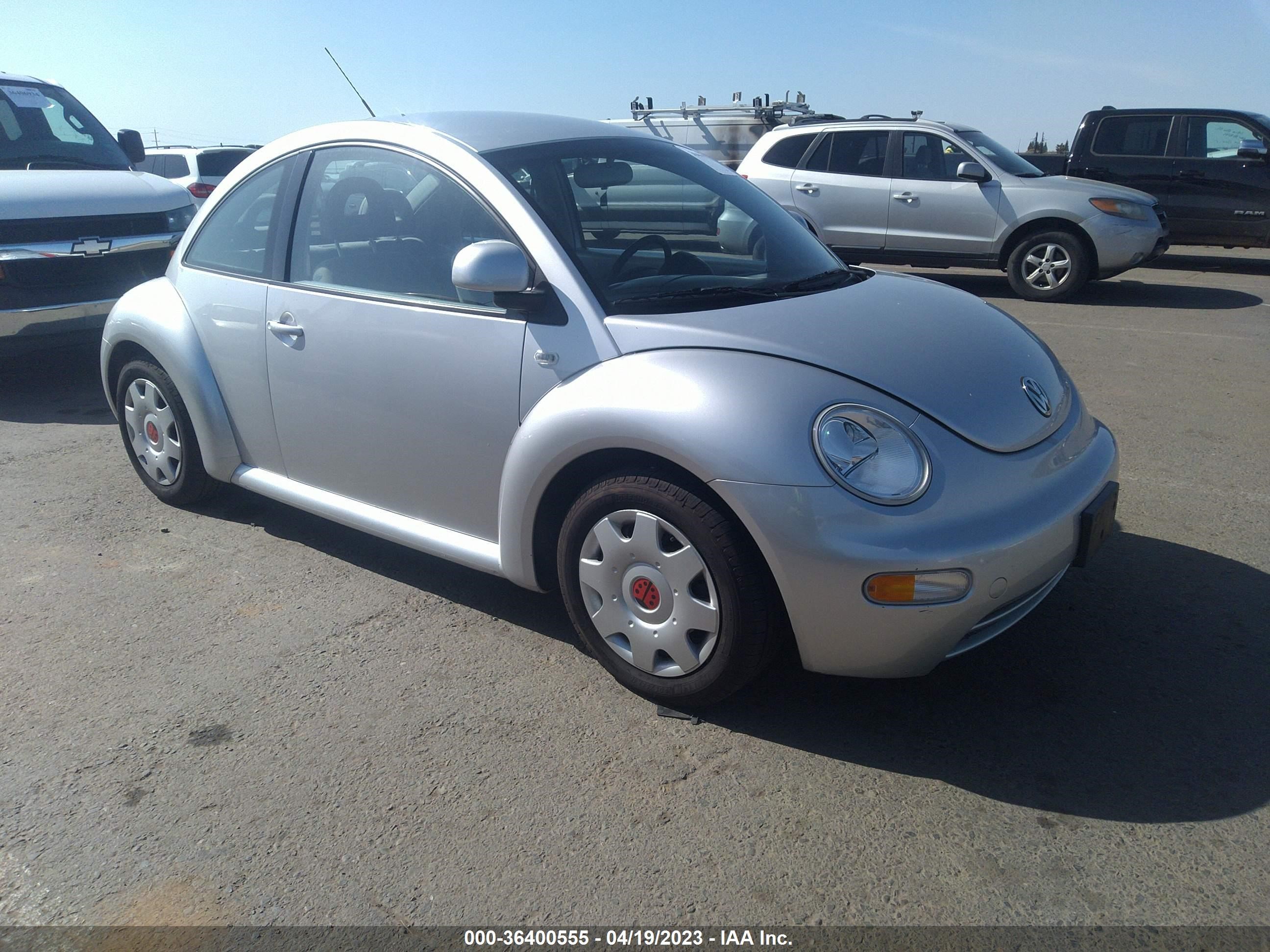 Photo 0 VIN: 3VWBC21C3YM474017 - VOLKSWAGEN BEETLE 