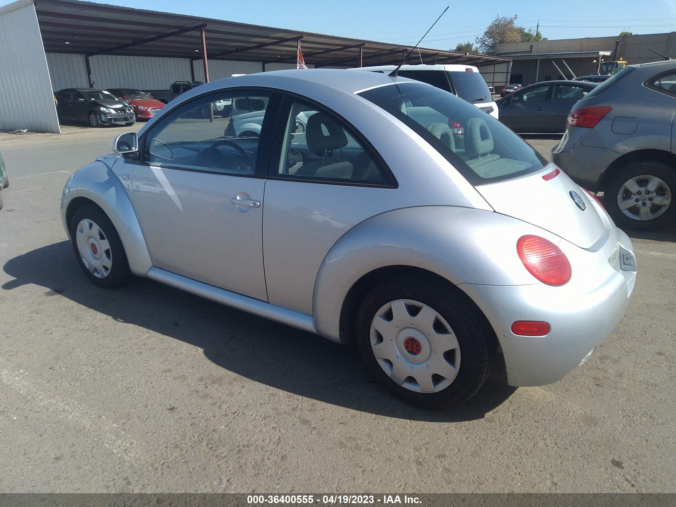 Photo 2 VIN: 3VWBC21C3YM474017 - VOLKSWAGEN BEETLE 