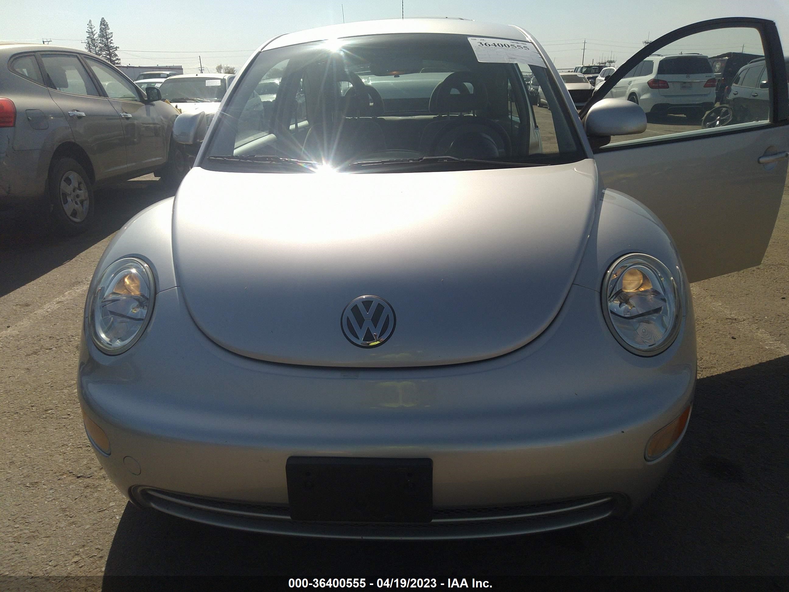 Photo 5 VIN: 3VWBC21C3YM474017 - VOLKSWAGEN BEETLE 