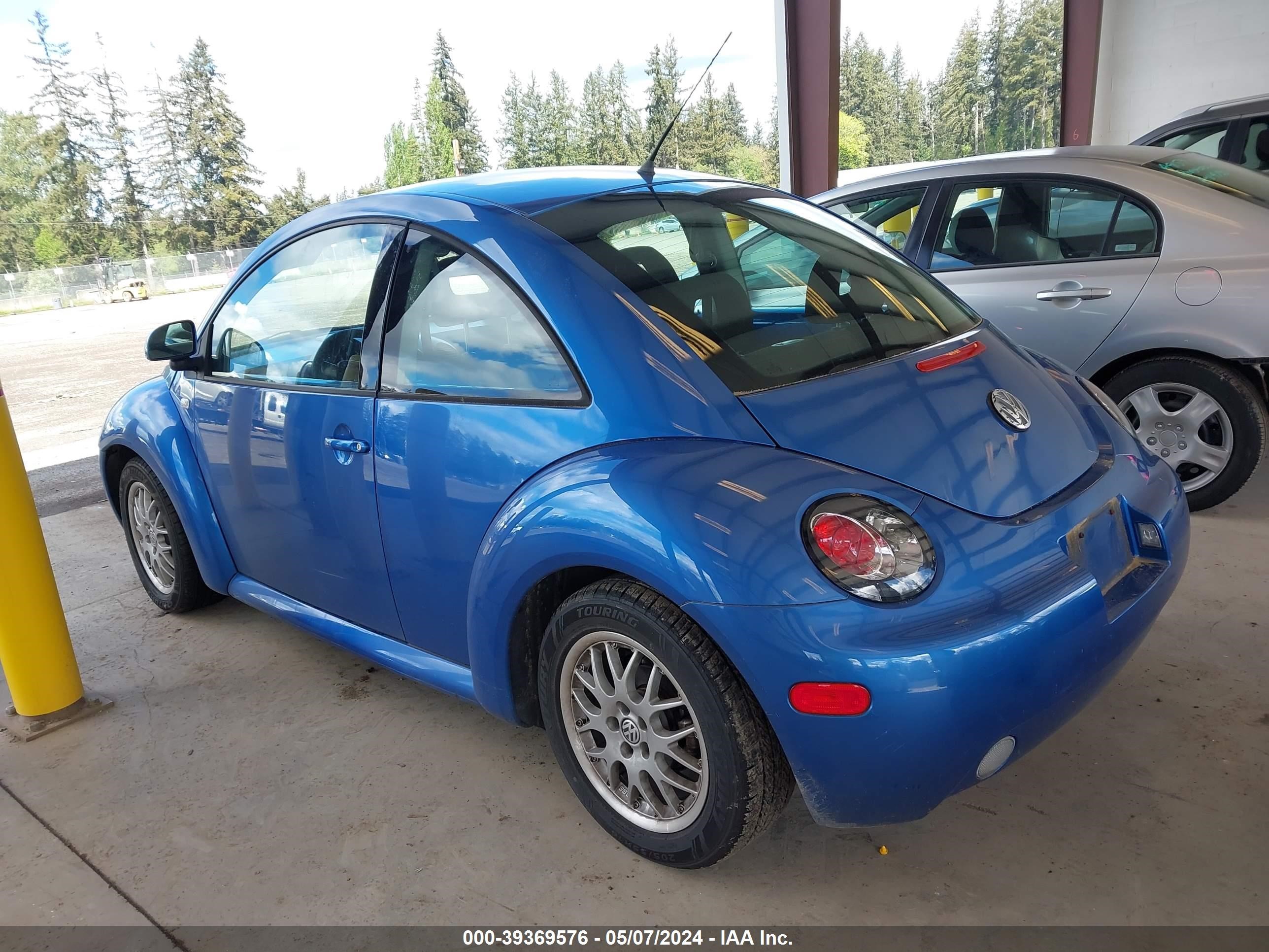 Photo 2 VIN: 3VWBC21C6XM448932 - VOLKSWAGEN BEETLE 