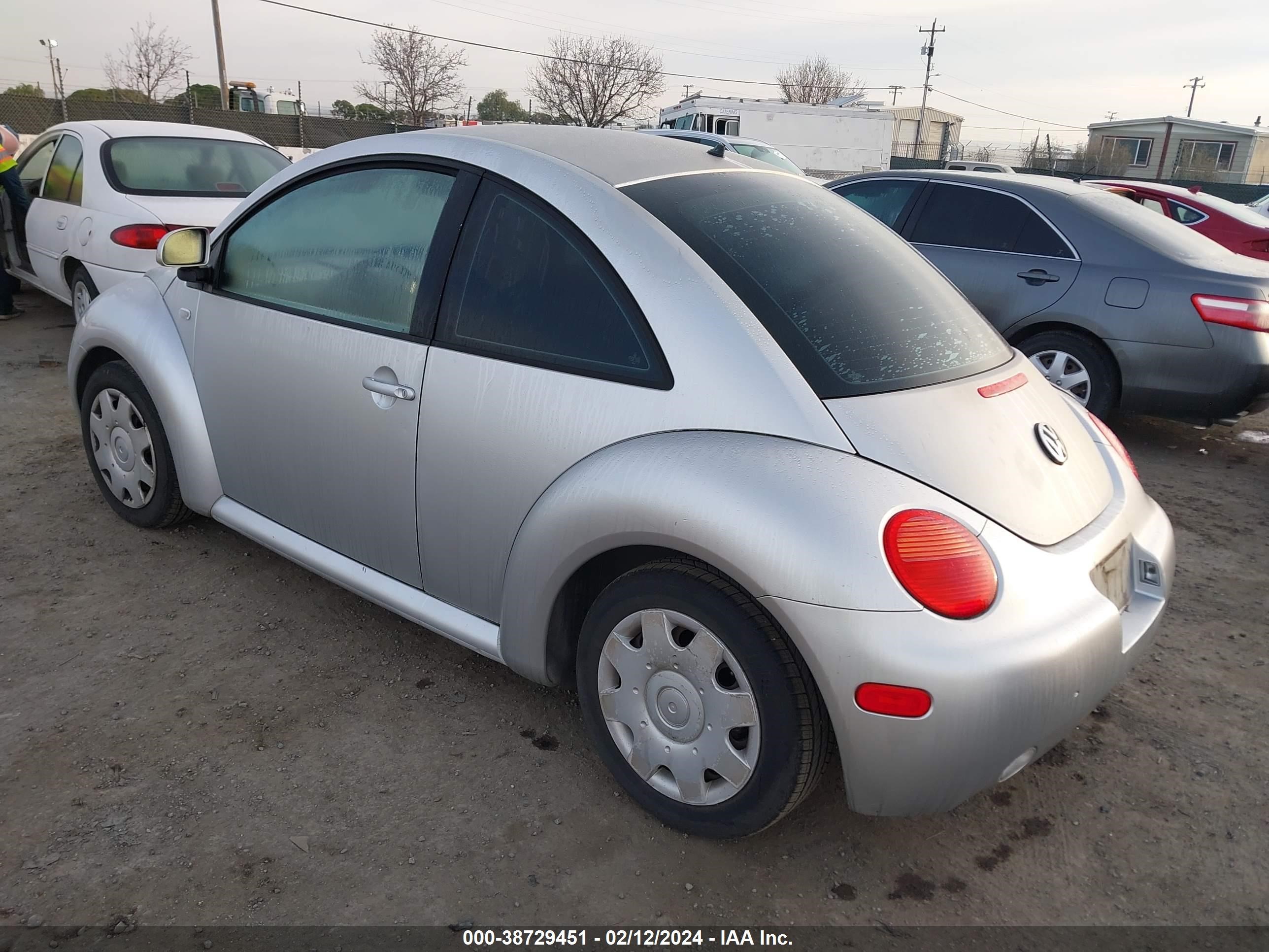 Photo 2 VIN: 3VWBC21C6XM468968 - VOLKSWAGEN BEETLE 